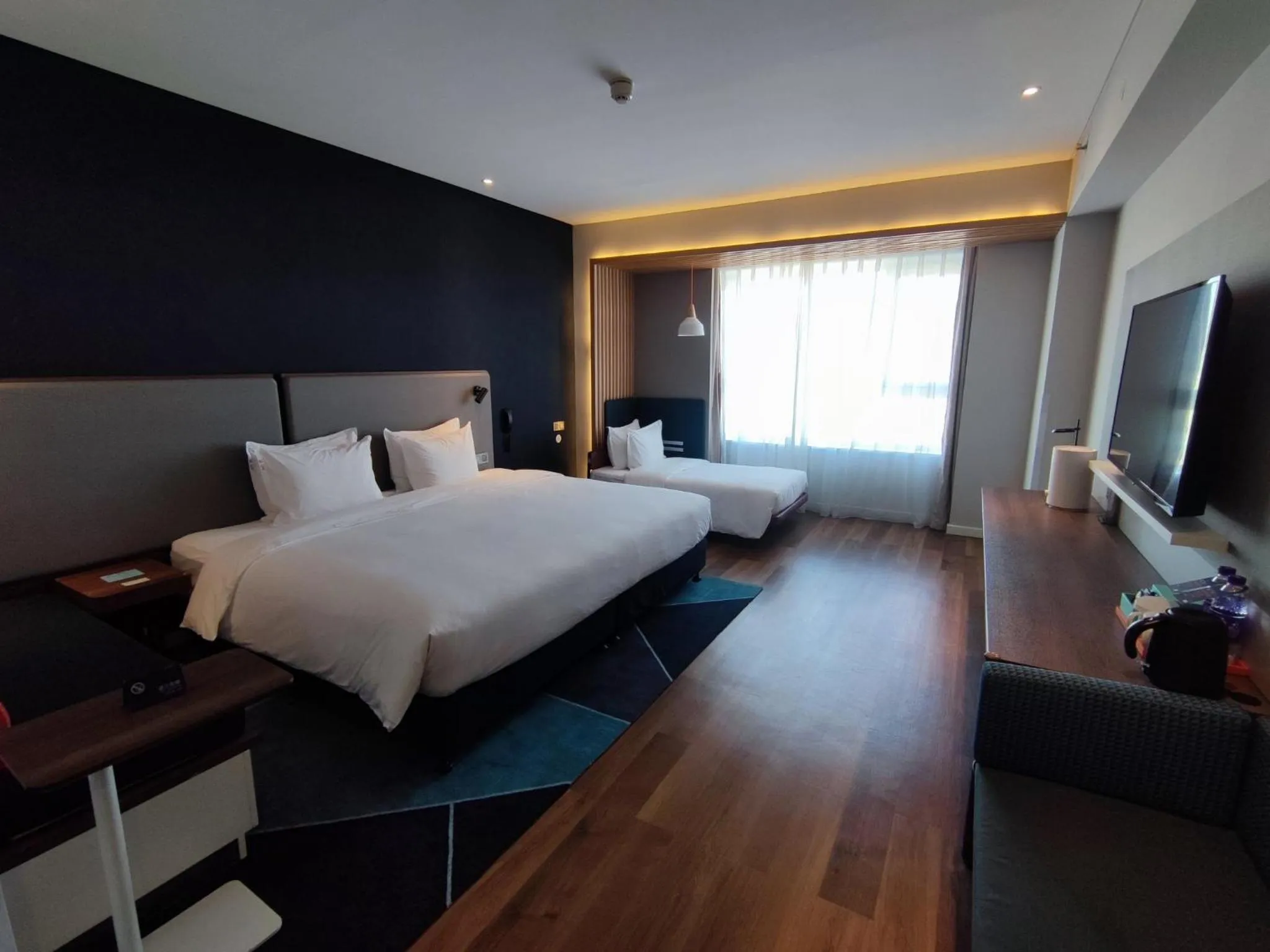 Photo of the whole room, Bed in Holiday Inn Express Yinchuan Downtown by IHG