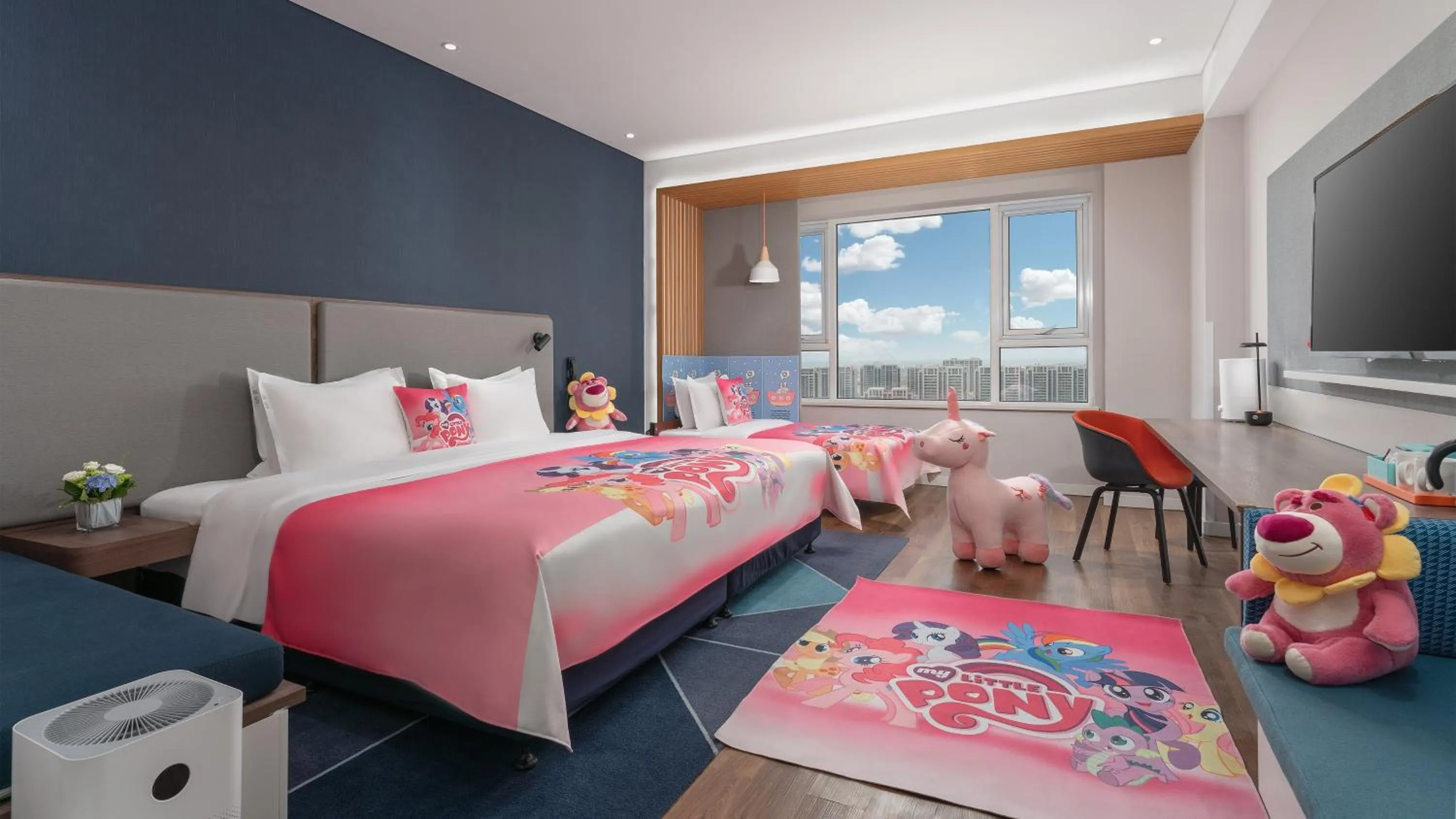 Photo of the whole room, Bed in Holiday Inn Express Yinchuan Downtown by IHG