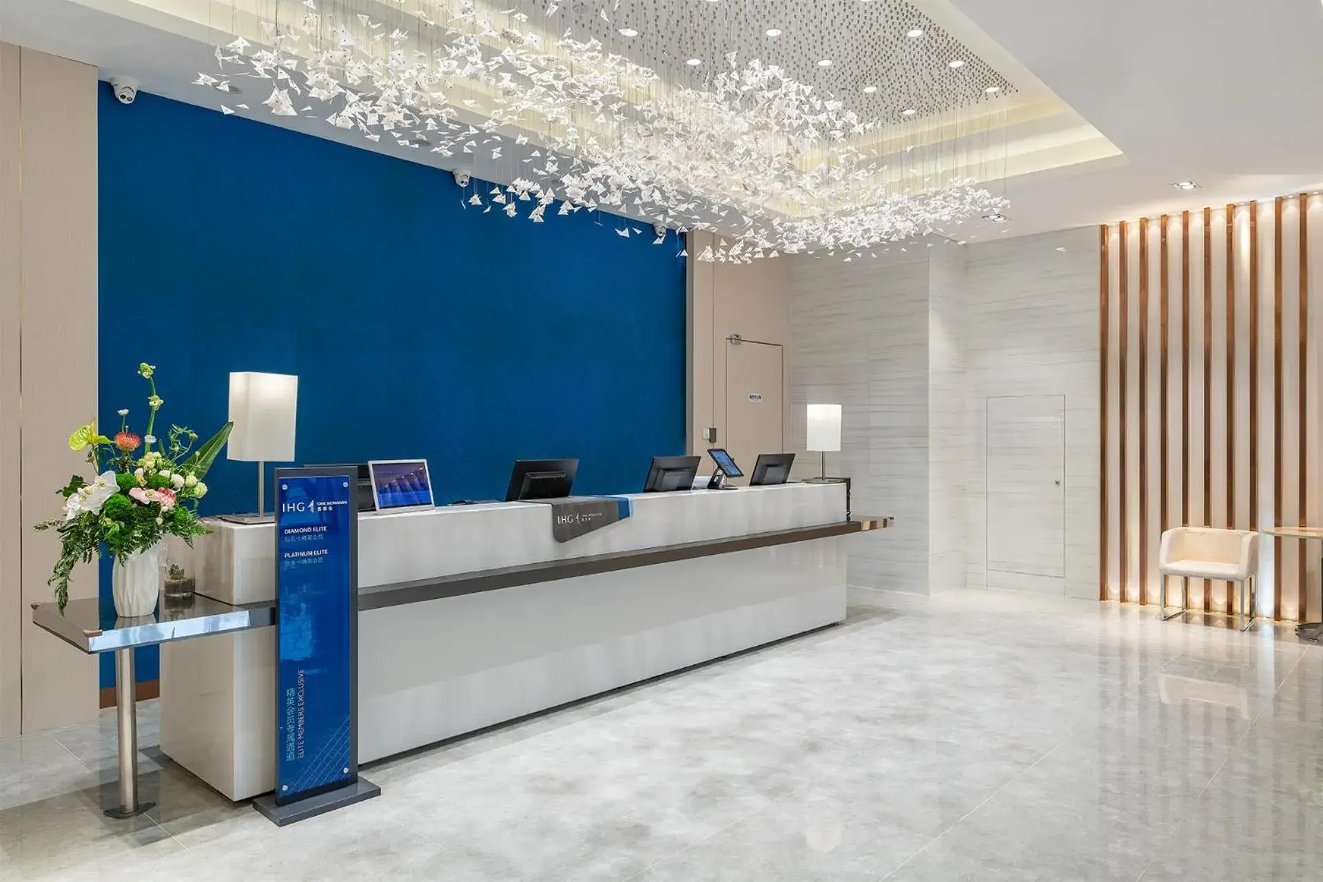 Lobby or reception in Holiday Inn Express Yinchuan Downtown by IHG Lobby or reception in Holiday Inn Express Yinchuan Downtown by IHG