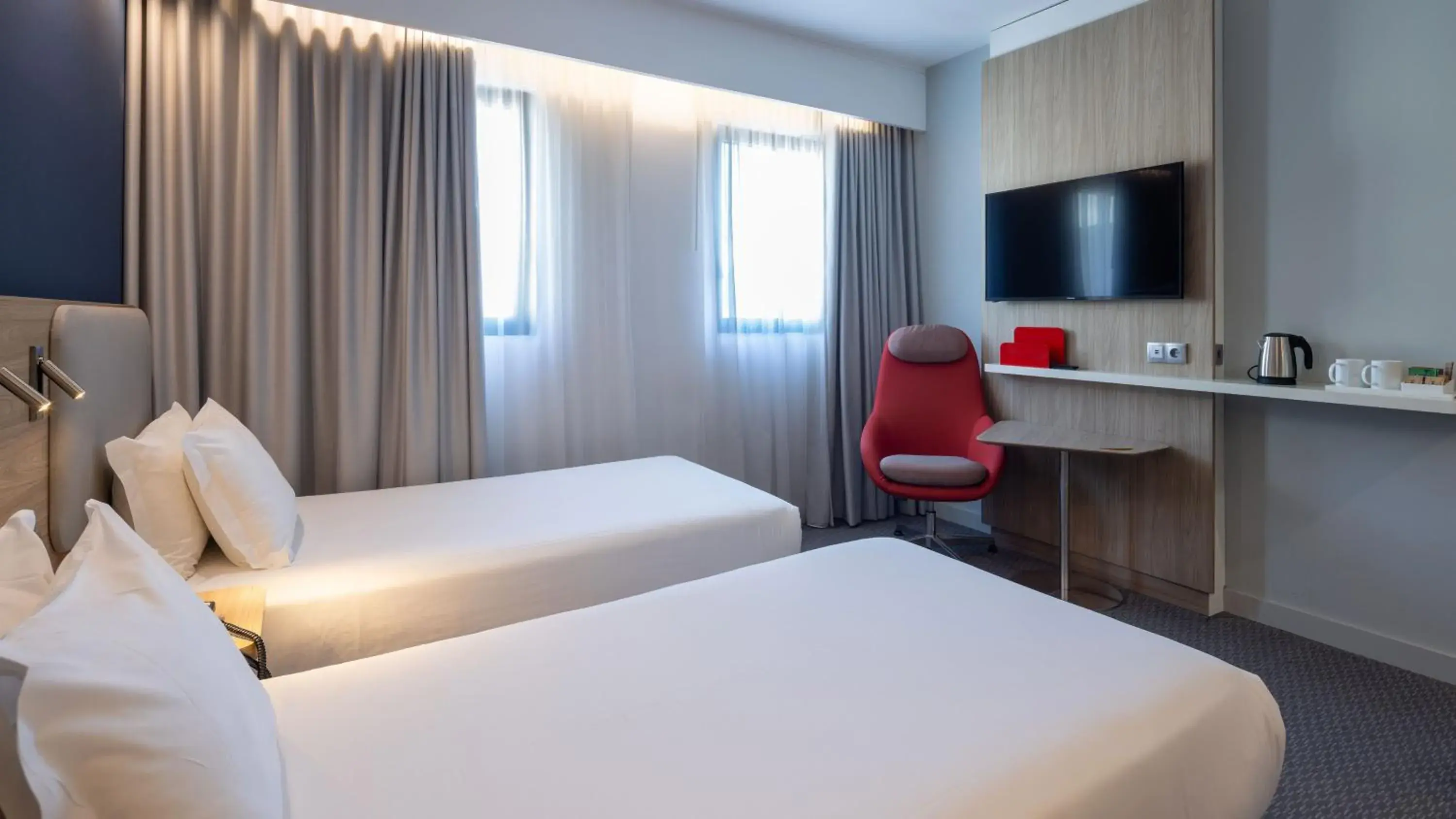 Standard Room with Free Breakfast in Holiday Inn Express Porto City Centre by IHG Standard Room with Free Breakfast in Holiday Inn Express Porto City Centre by IHG