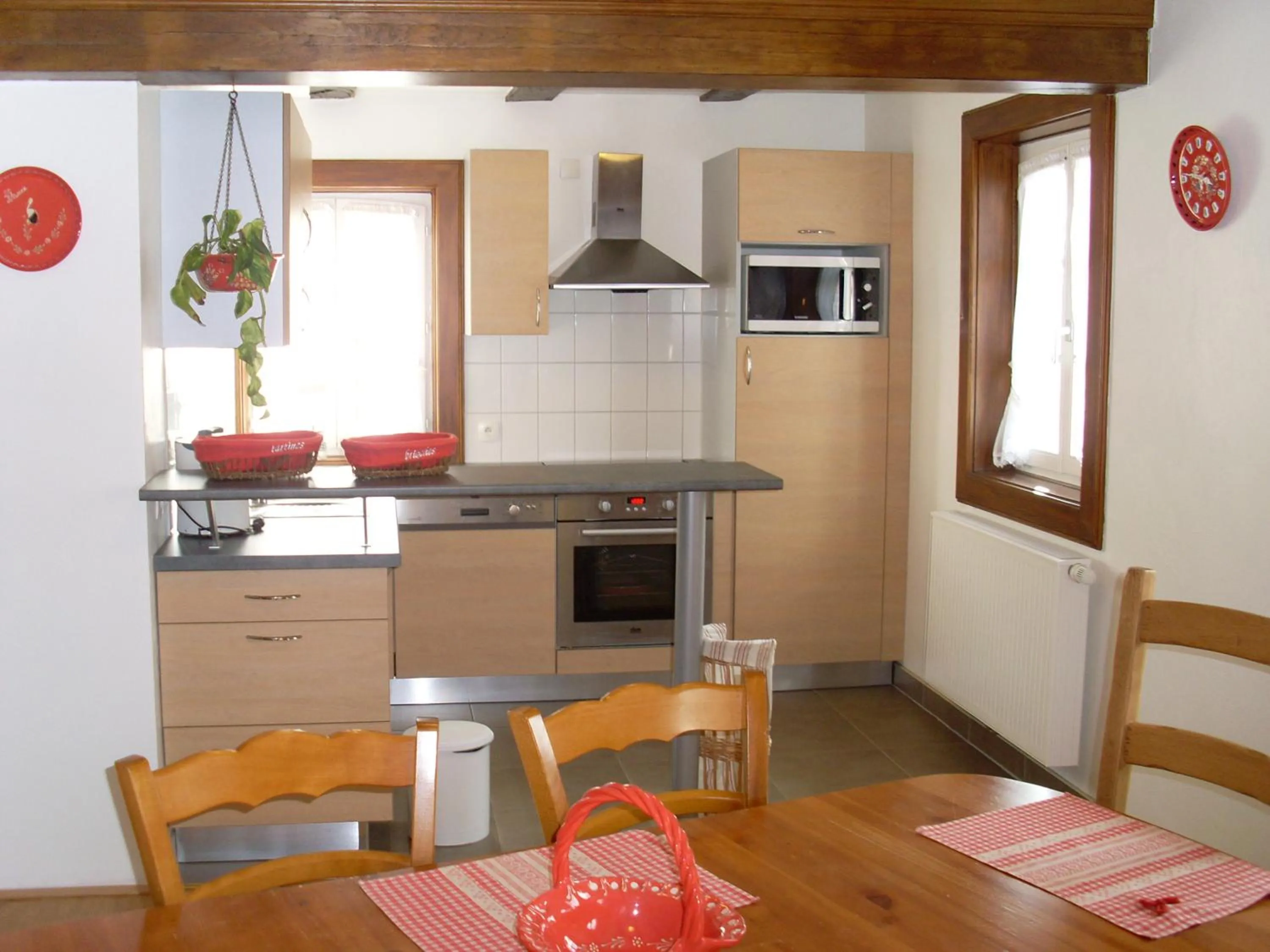 Kitchen or kitchenette in Gîtes et chambres d'hôtes Maison Ungerer