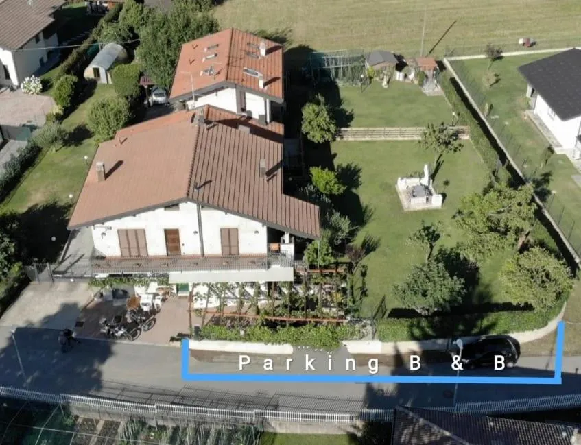 Parking in Bed & Breakfast Indi Thelar