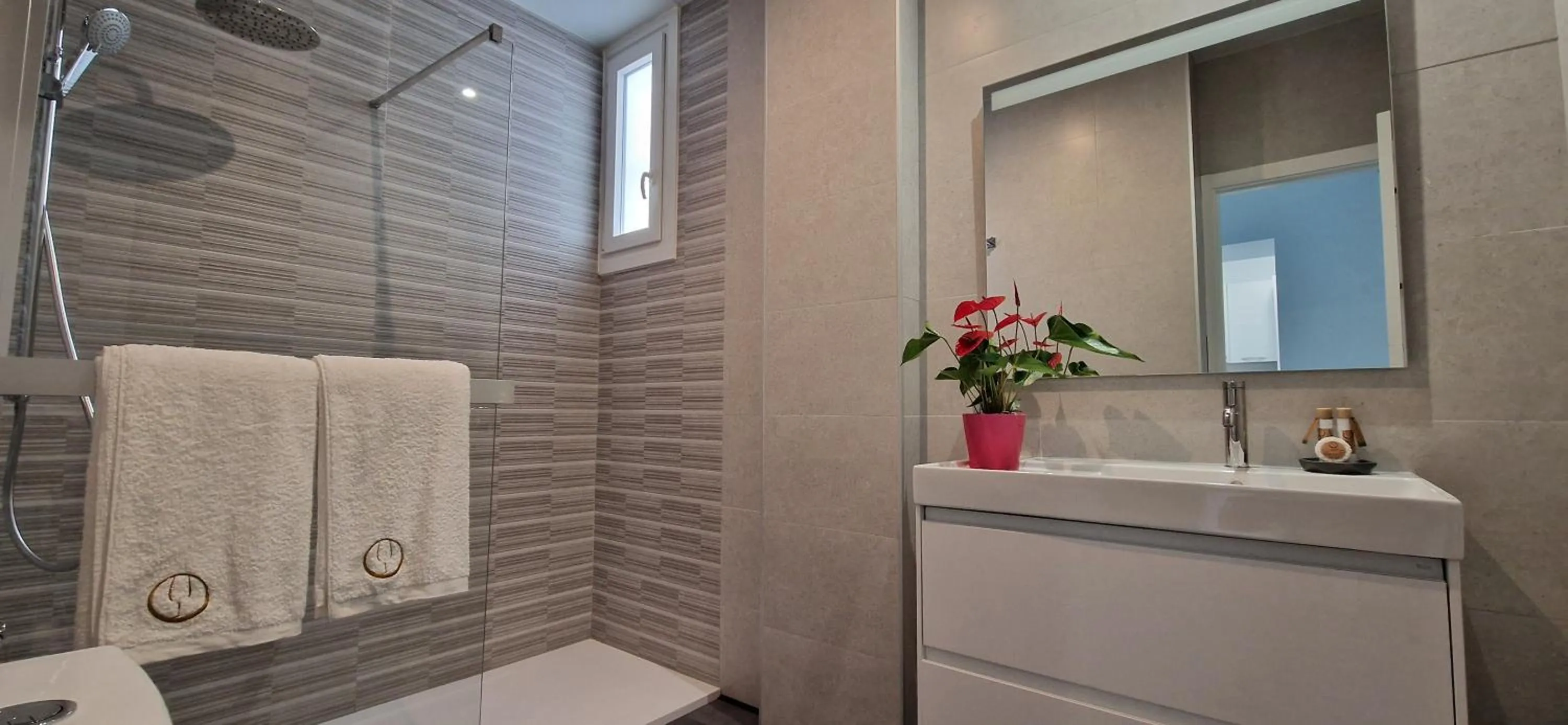 Bathroom in Apartamentos Arenal
