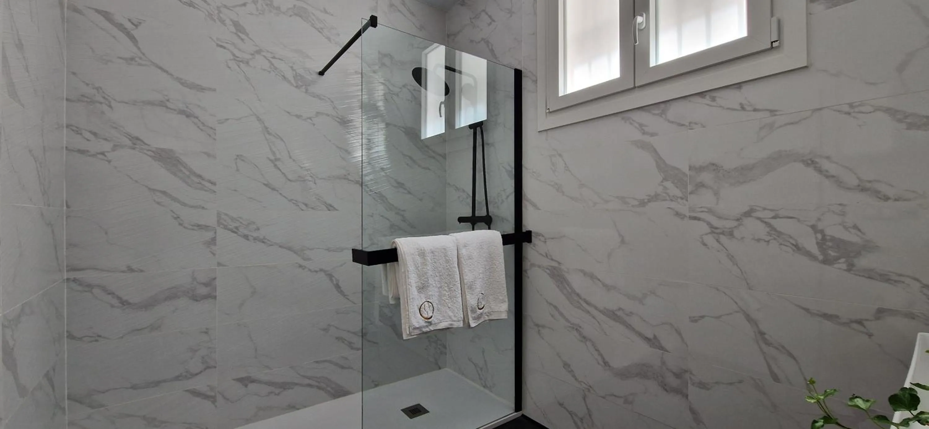 Shower in Apartamentos Arenal