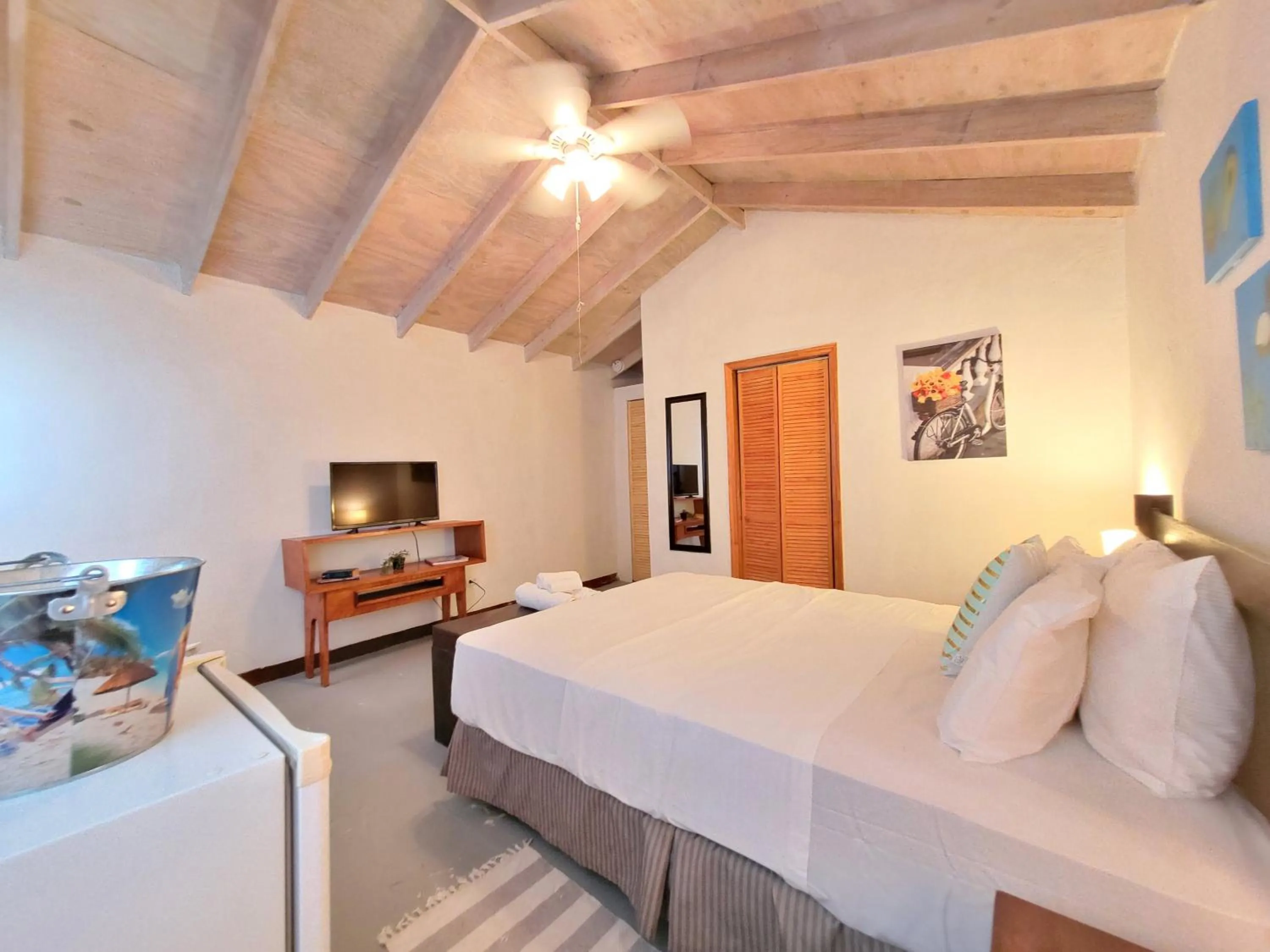 Bedroom, Bed in Ellen Bay Inn