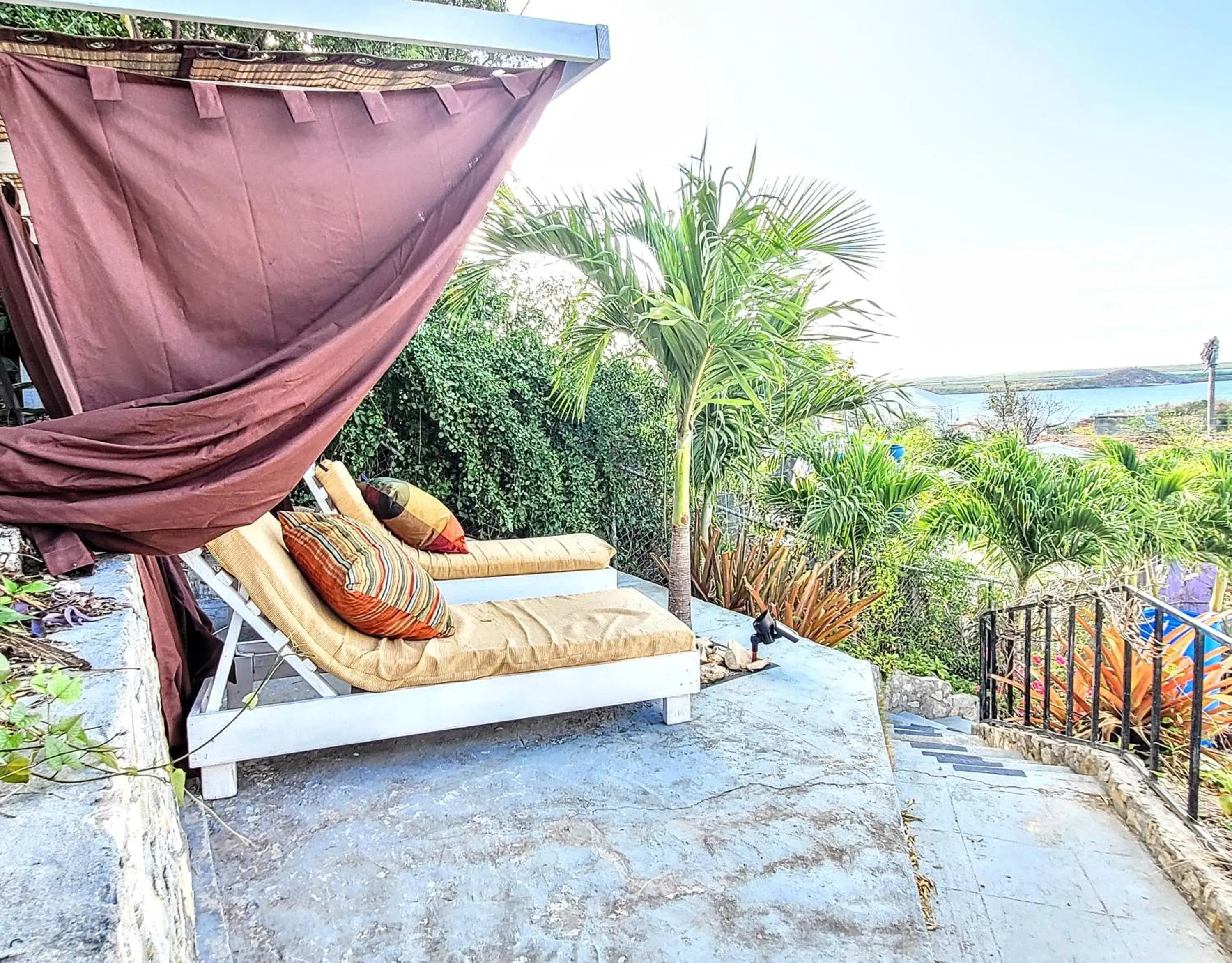 sunbed in Ellen Bay Inn sunbed in Ellen Bay Inn