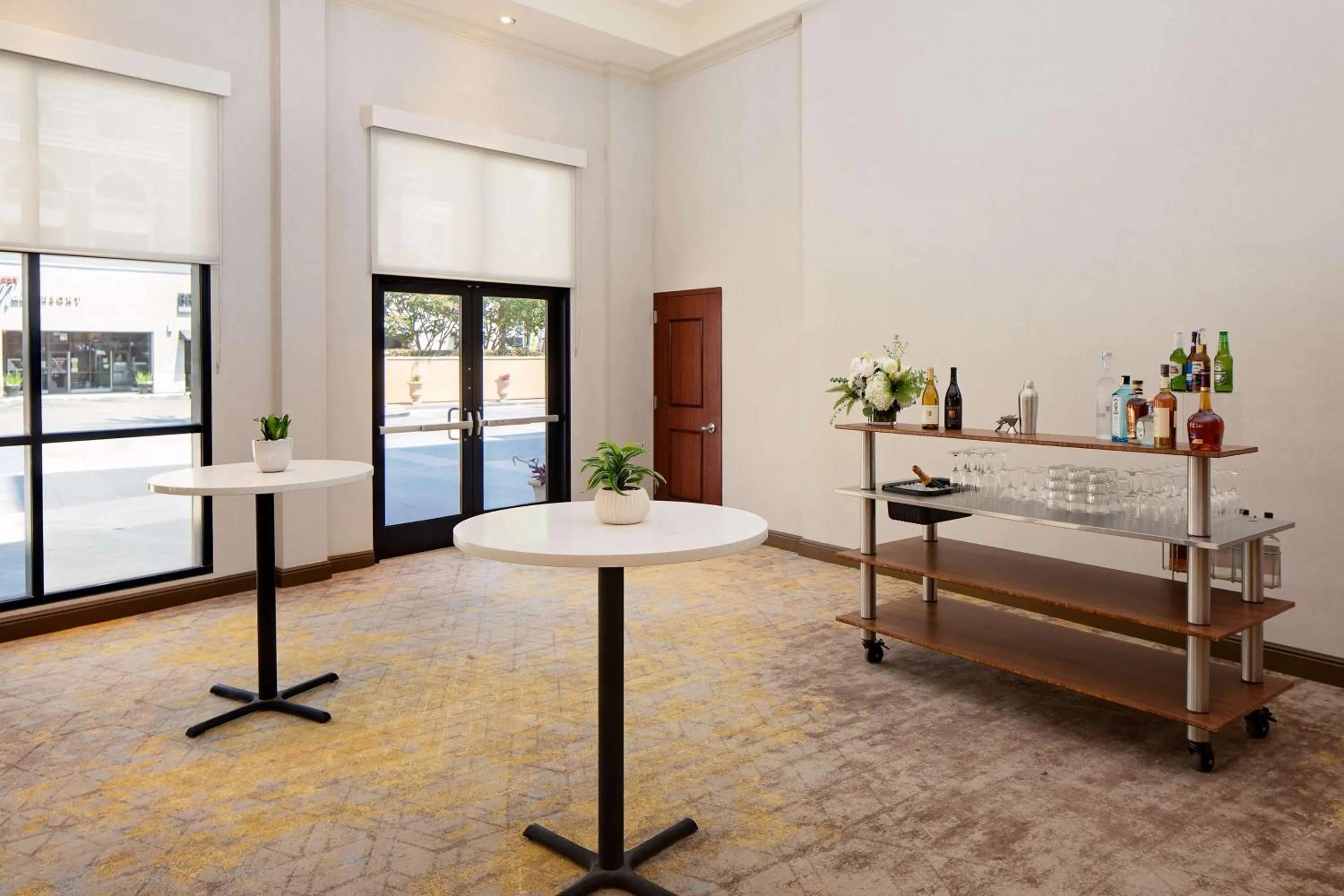 Meeting/conference room in Hotel Zessa Orange County Airport, a DoubleTree by Hilton