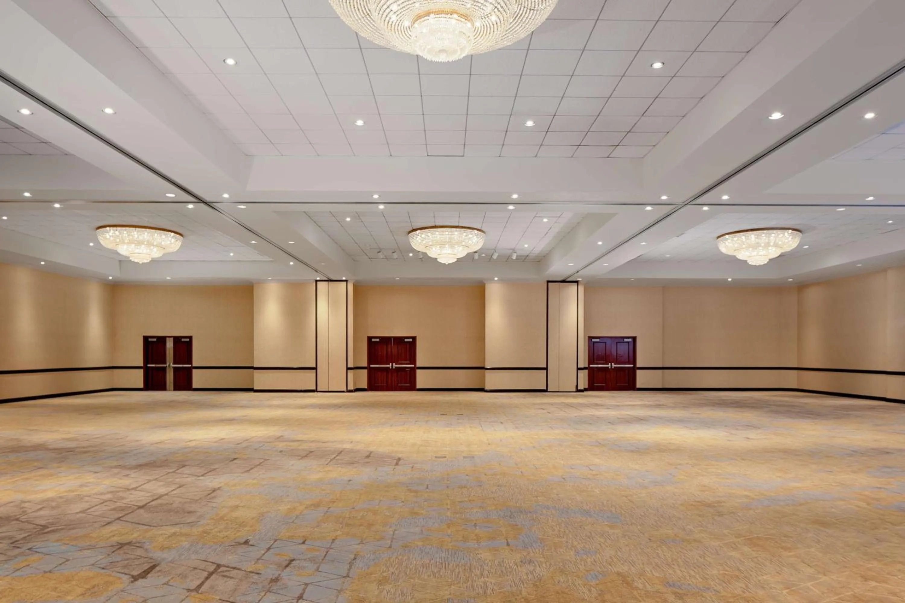 Meeting/conference room in Hotel Zessa Orange County Airport, a DoubleTree by Hilton