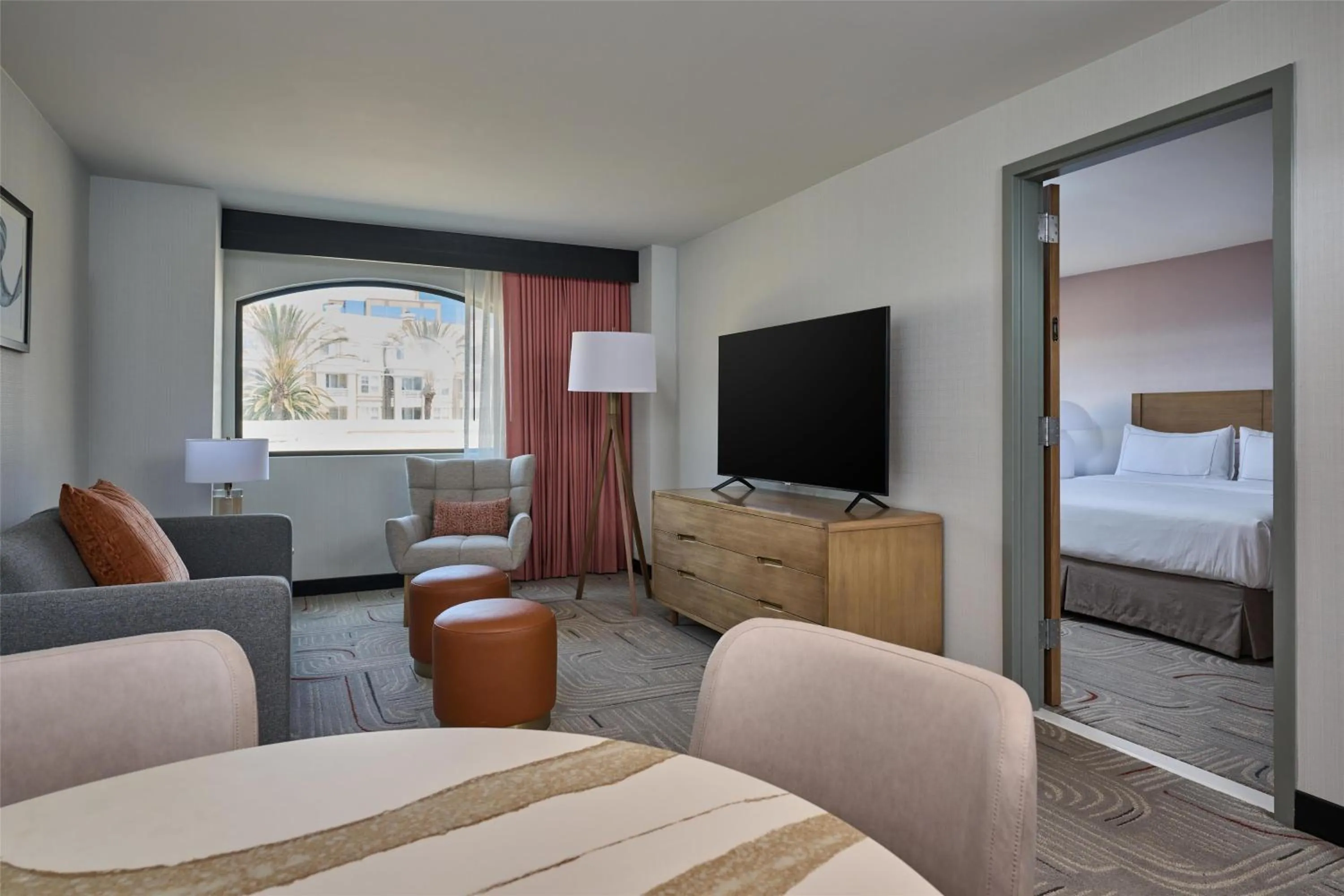 Living room, Bed in Hotel Zessa Orange County Airport, a DoubleTree by Hilton