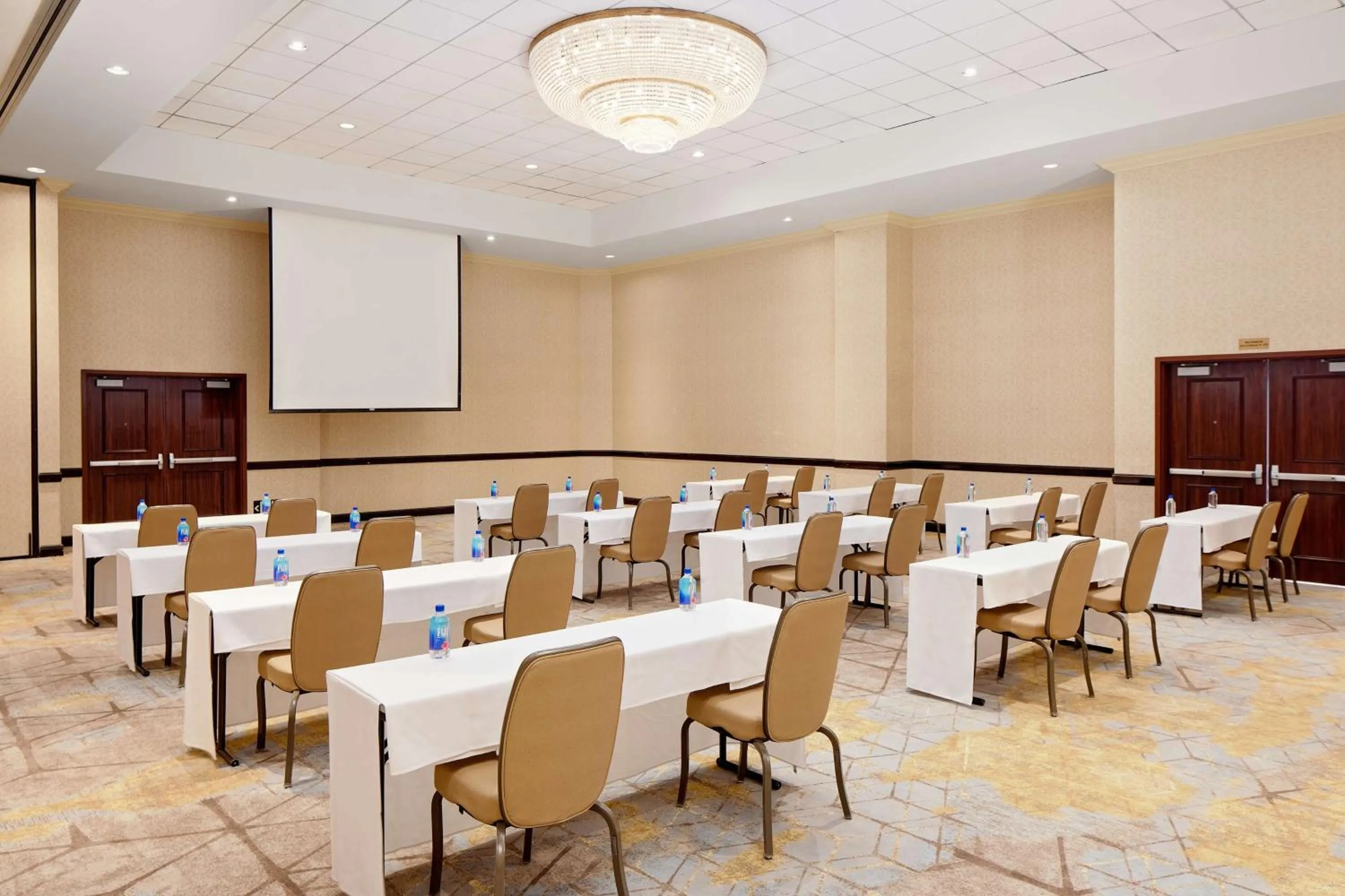Meeting/conference room in Hotel Zessa Orange County Airport, a DoubleTree by Hilton