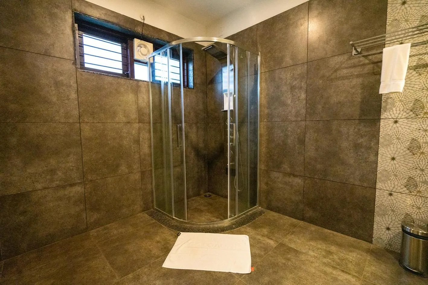 Bathroom in Haze and Kites Resort Munnar