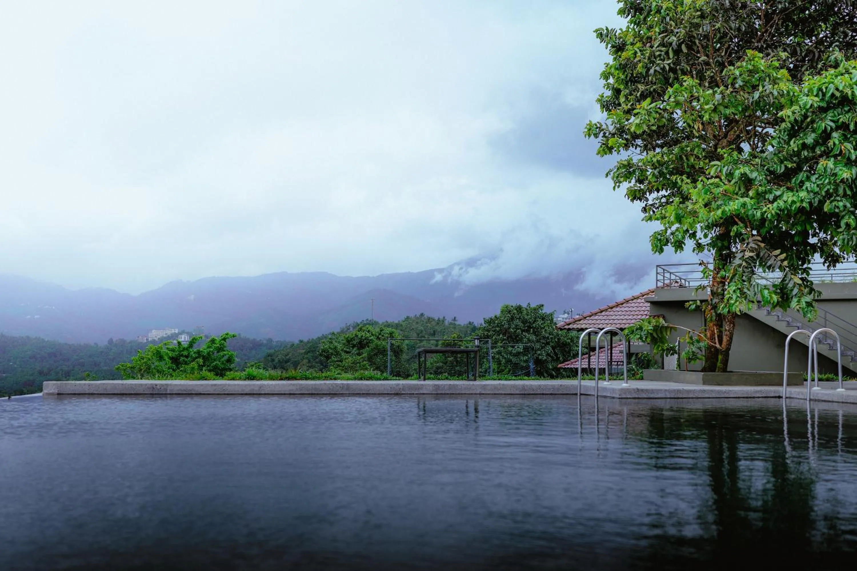 Swimming pool in Haze and Kites Resort Munnar