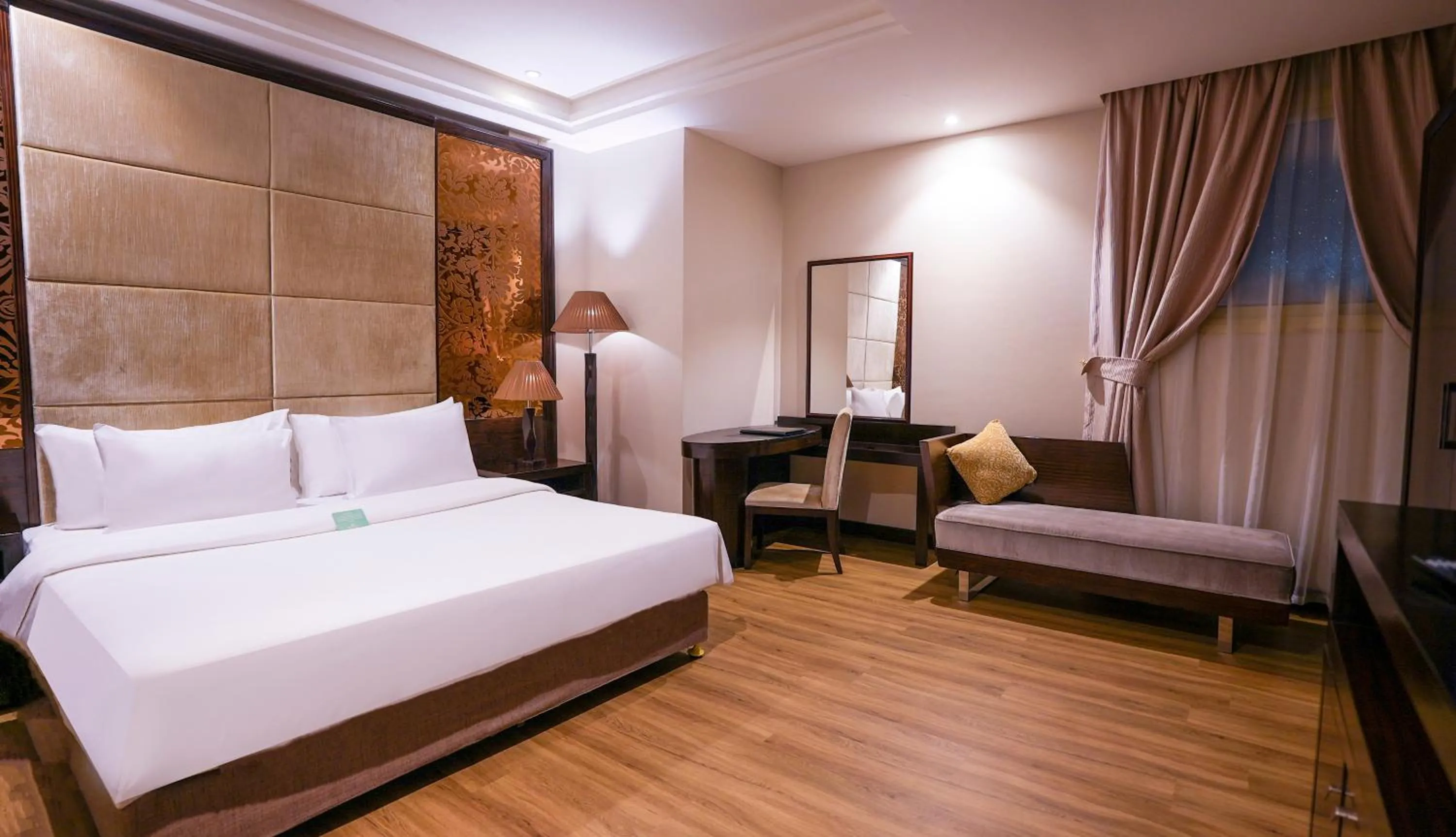 Photo of the whole room, Bed in Boudl Al Majmaa