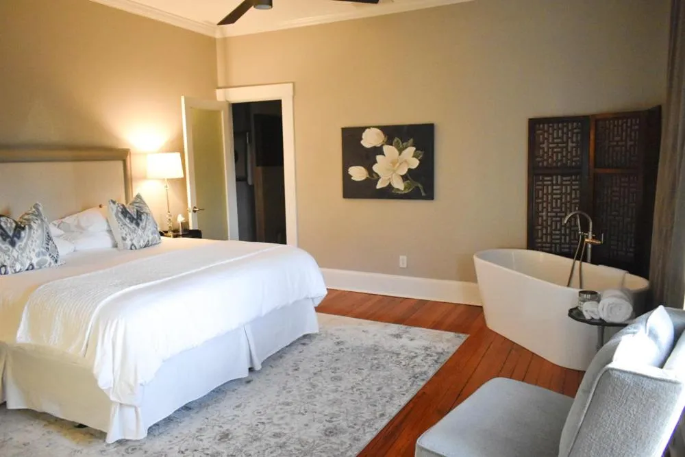 Bedroom, Bed in Sparrow Grove Manor