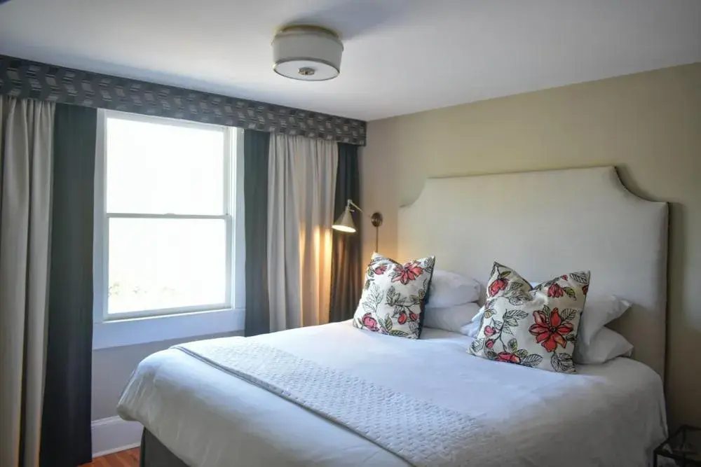 Bedroom, Bed in Sparrow Grove Manor Bedroom, Bed in Sparrow Grove Manor