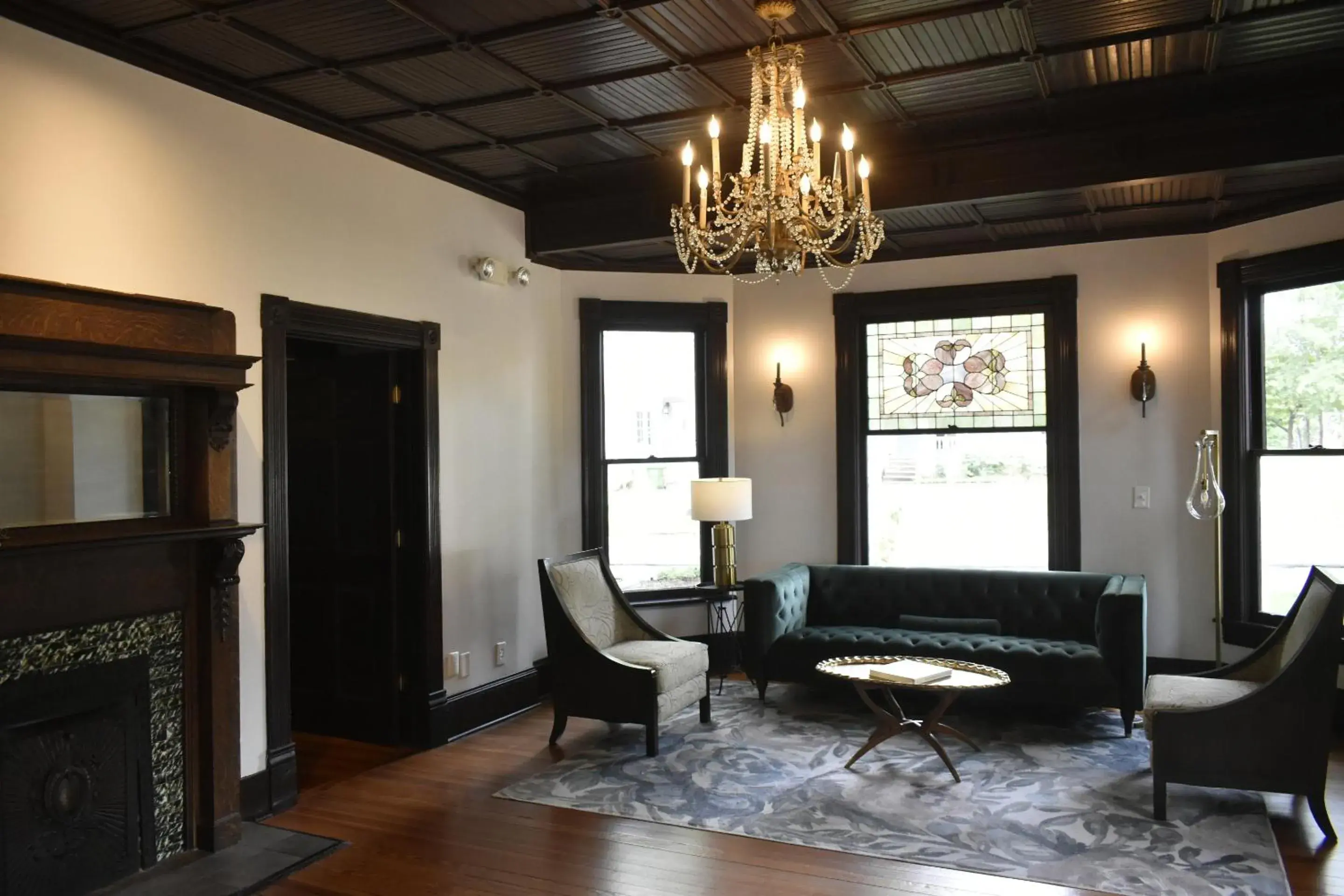 Living room in Sparrow Grove Manor Living room in Sparrow Grove Manor