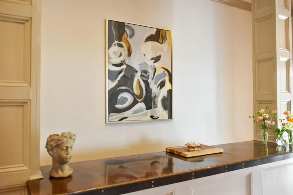 Lounge or bar in Sparrow Grove Manor Lounge or bar in Sparrow Grove Manor