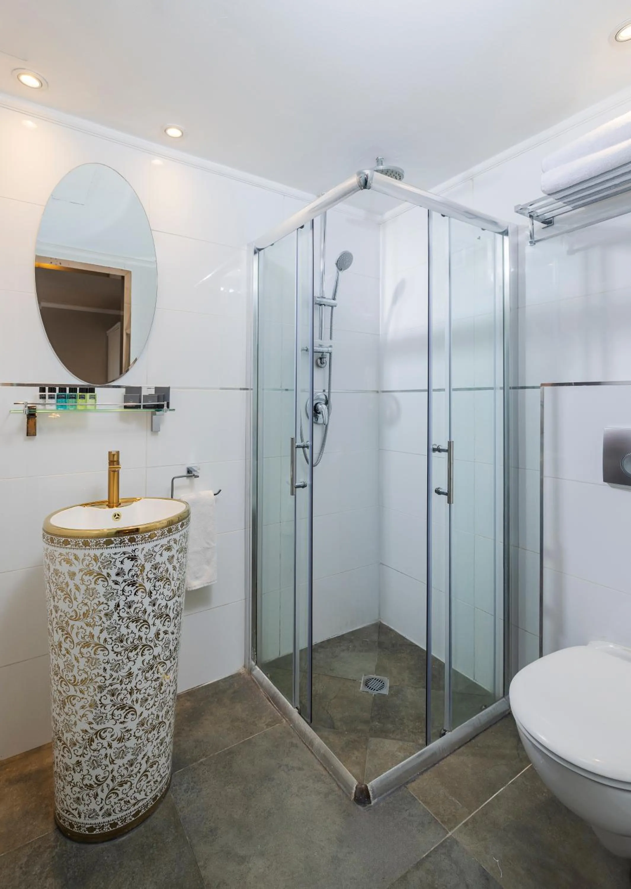 Shower in Agripas Boutique Hotel