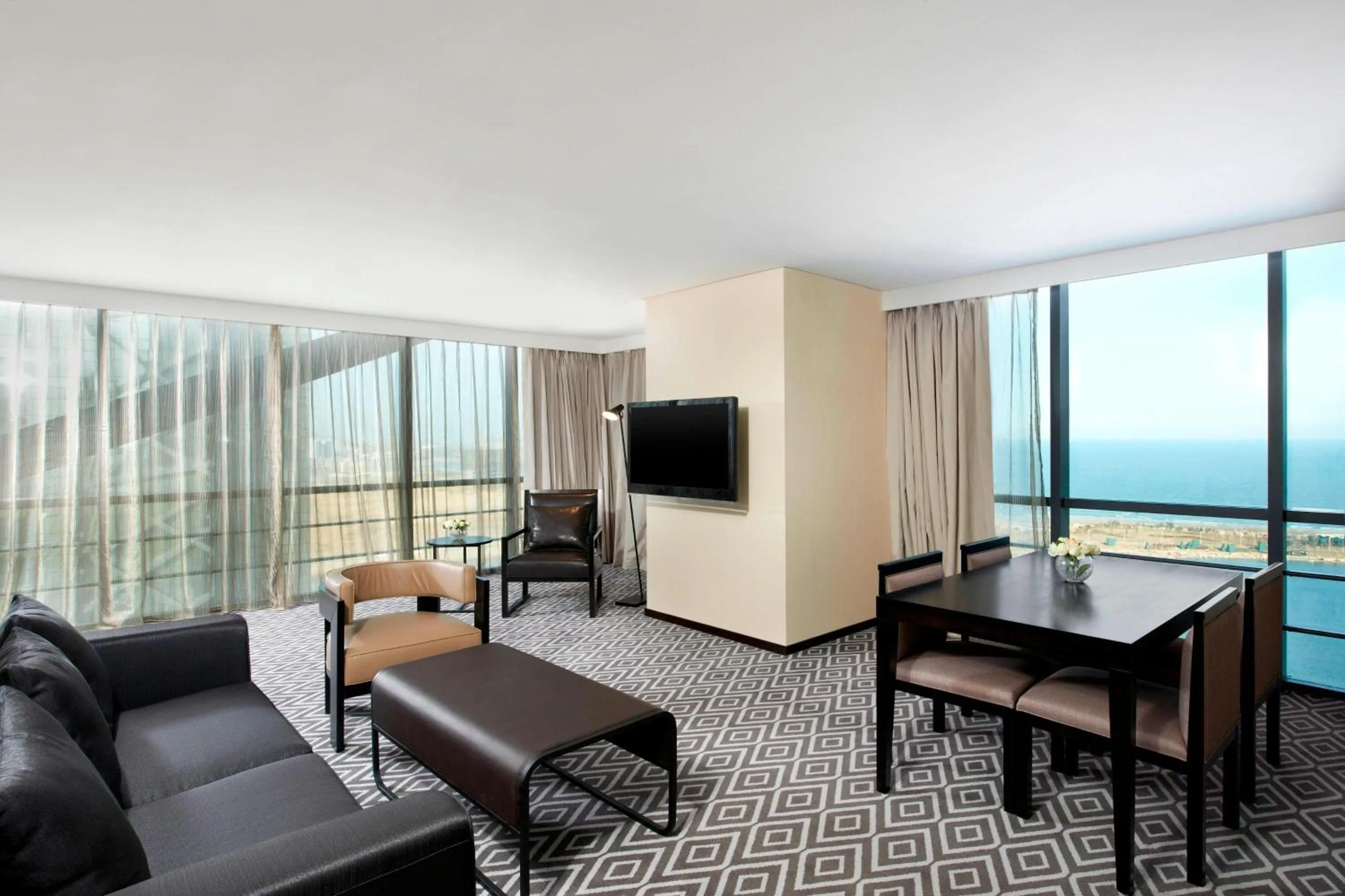 Photo of the whole room in Four Points by Sheraton Qingdao, West Coast