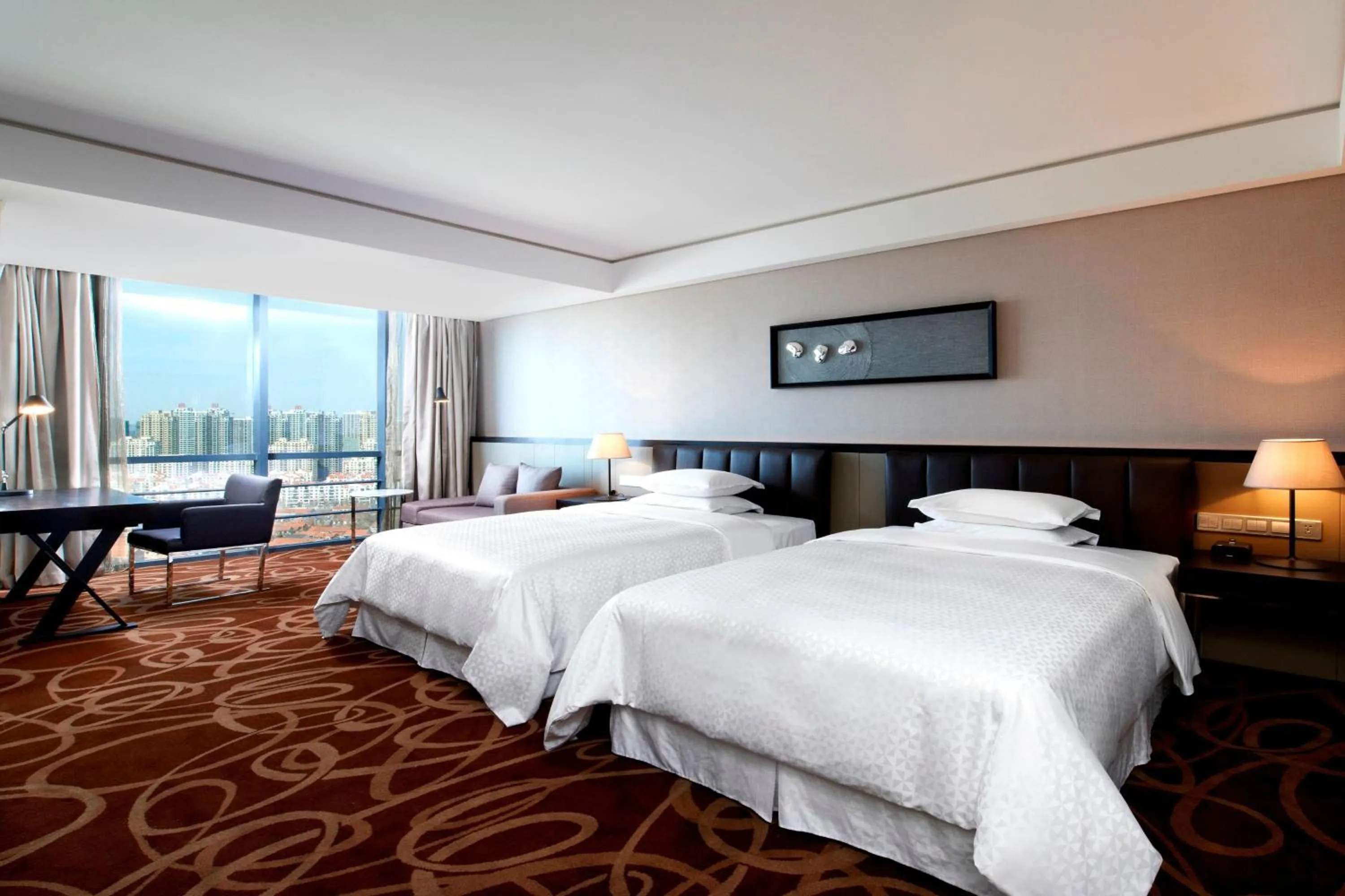 Photo of the whole room, Bed in Four Points by Sheraton Qingdao, West Coast