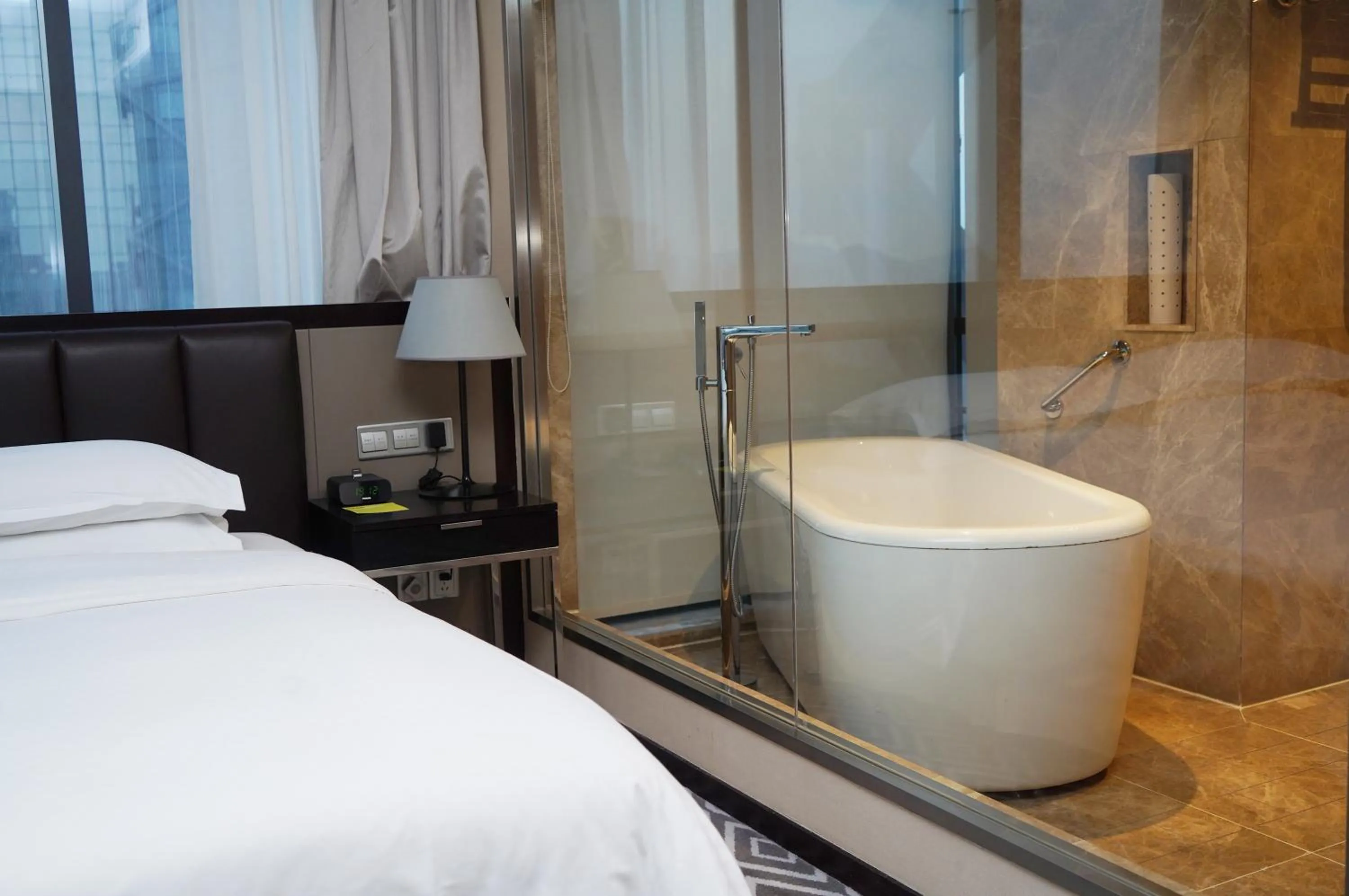 Bath, Bed in Four Points by Sheraton Qingdao, West Coast