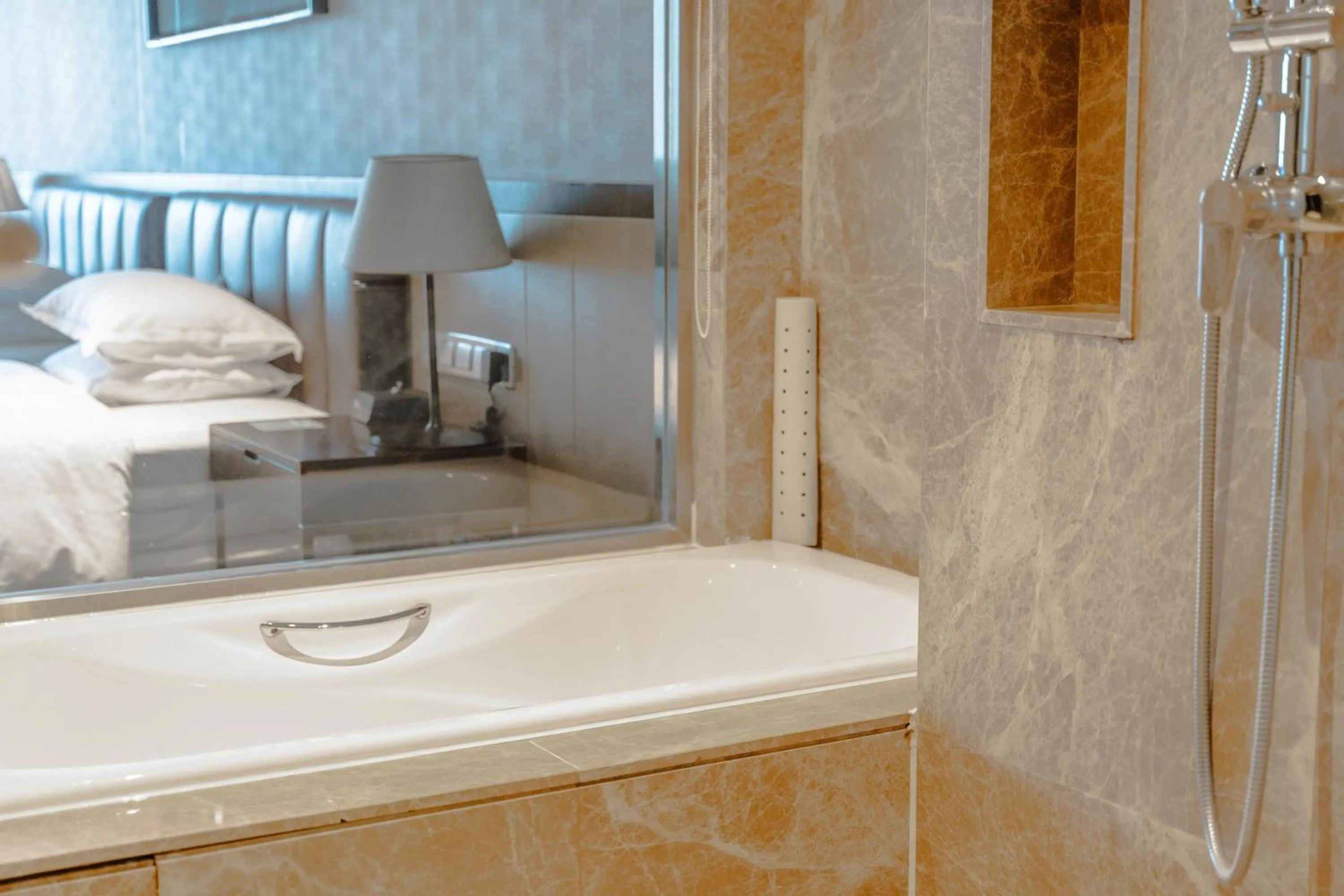 Bath in Four Points by Sheraton Qingdao, West Coast