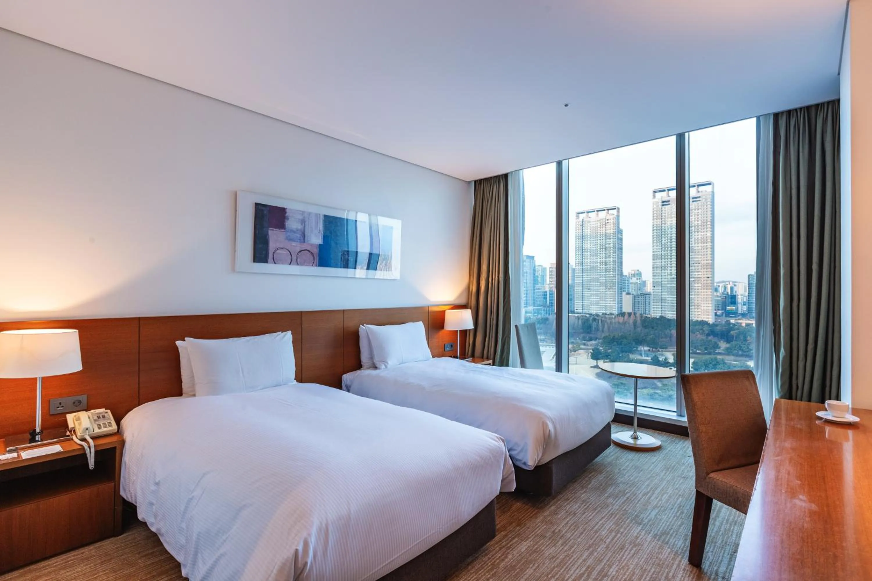 Bed in Orakai Songdo Park Hotel, BW Premier Collection