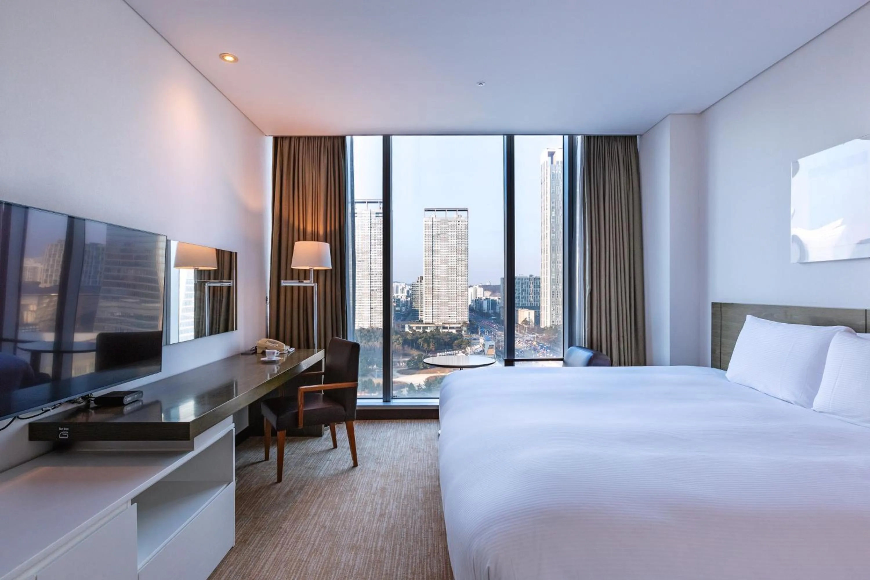 Bed in Orakai Songdo Park Hotel, BW Premier Collection