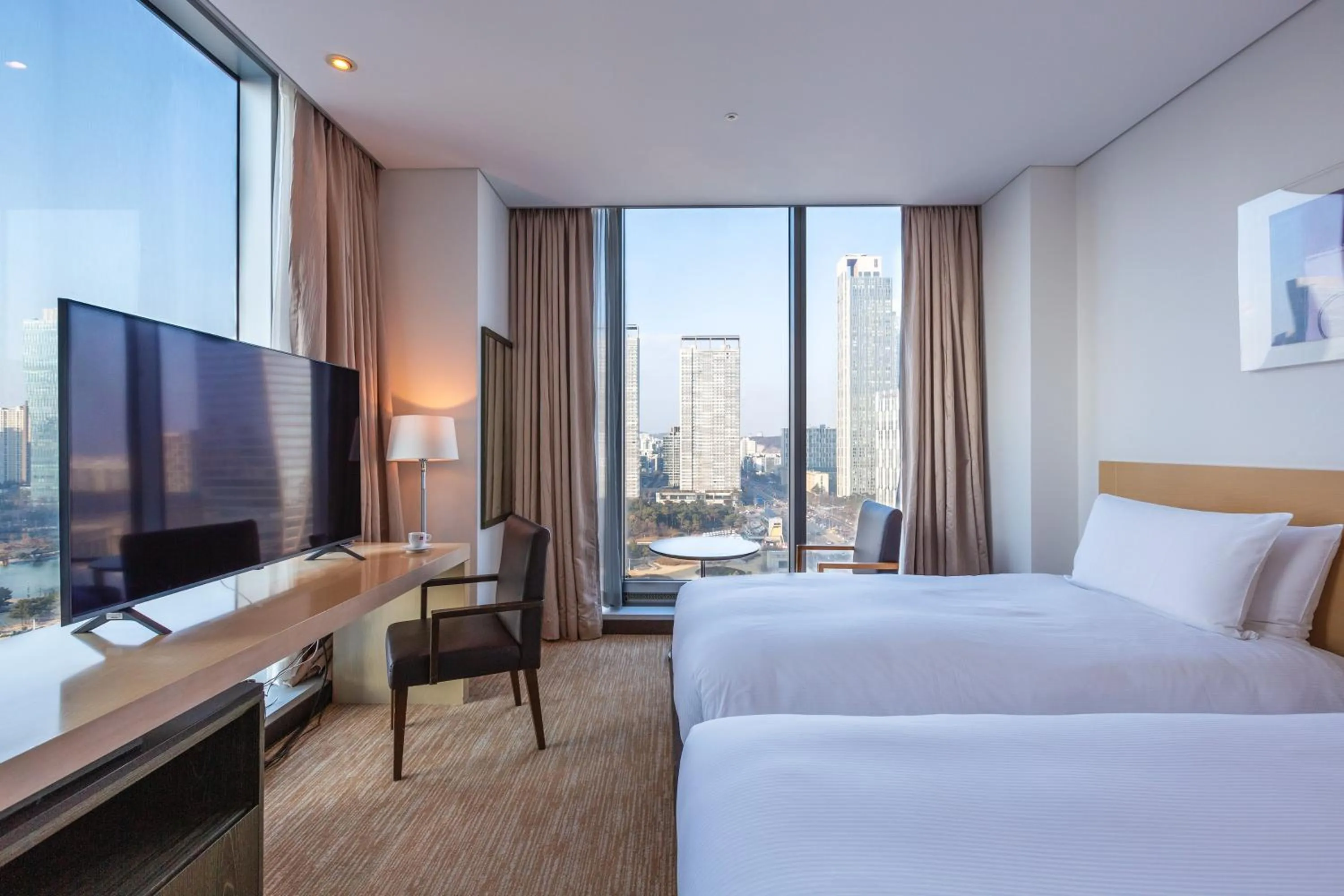 Bed in Orakai Songdo Park Hotel, BW Premier Collection