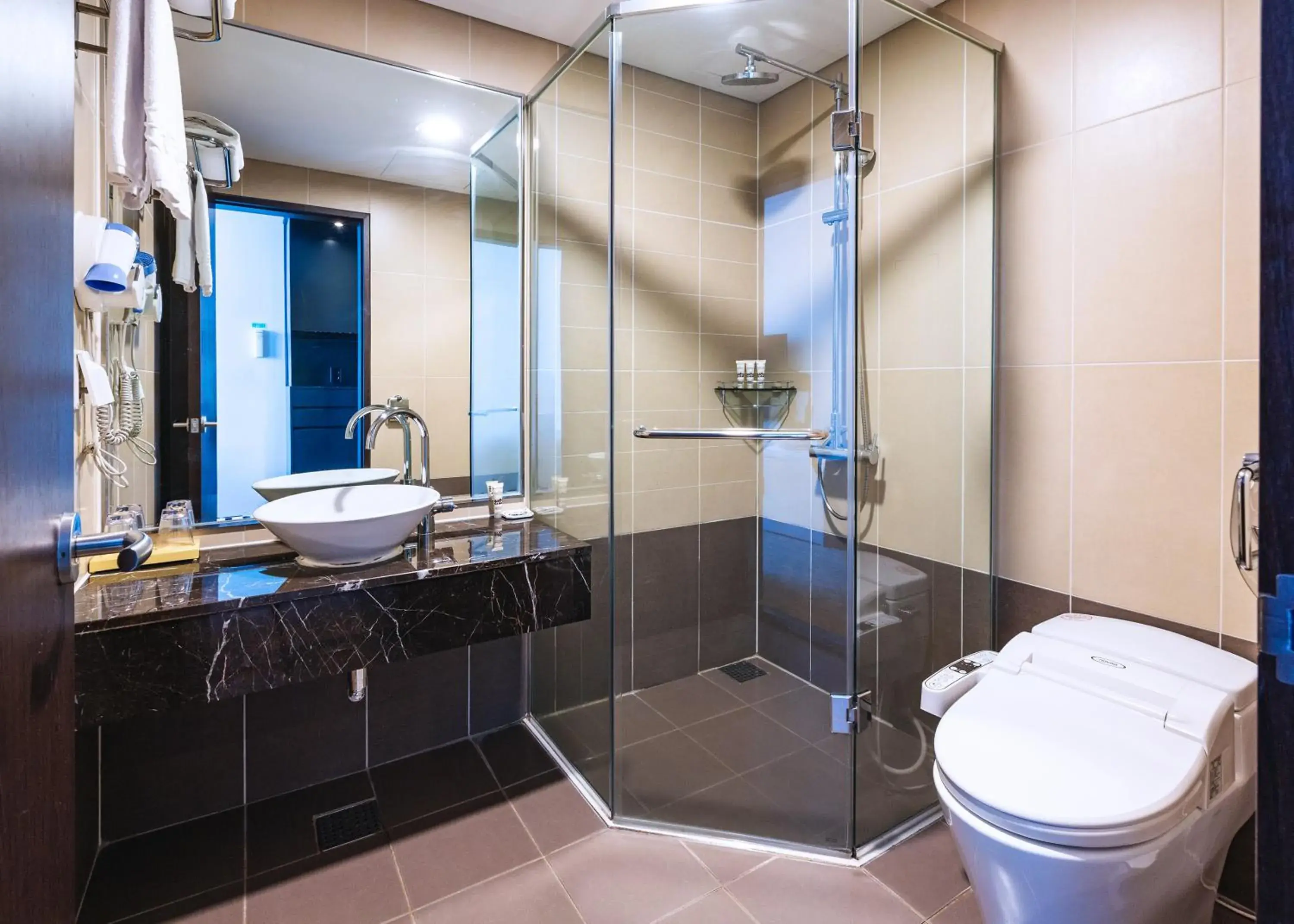 Deluxe Twin Room in Orakai Songdo Park Hotel Deluxe Twin Room in Orakai Songdo Park Hotel