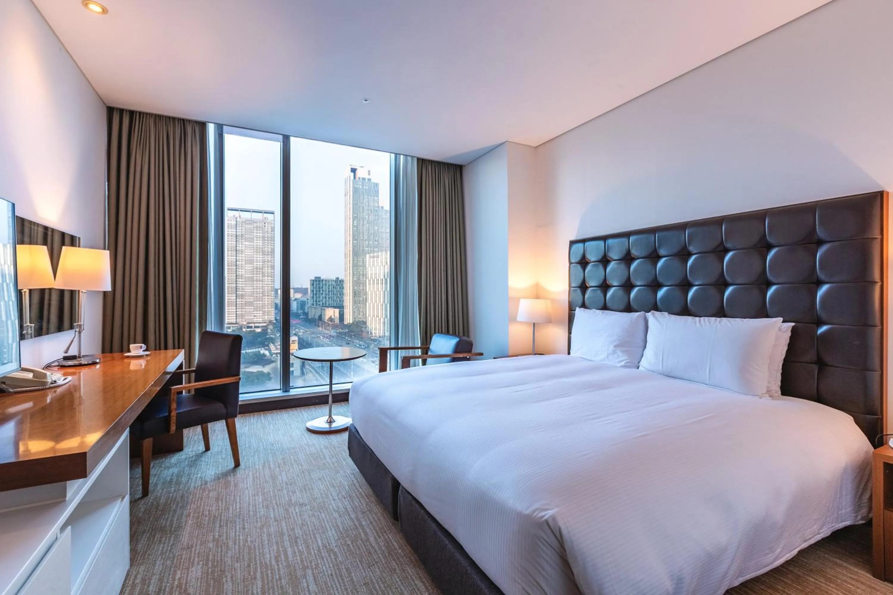 Bed in Orakai Songdo Park Hotel, BW Premier Collection