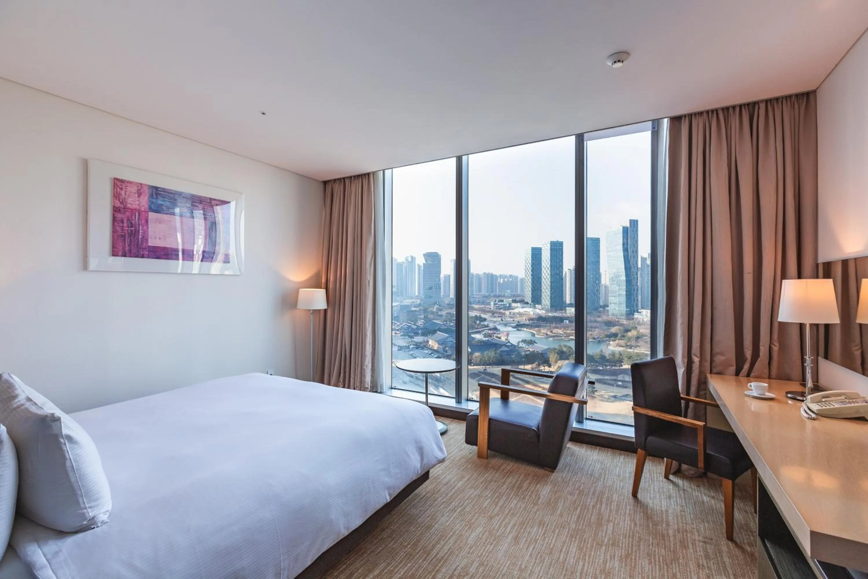 Bed in Orakai Songdo Park Hotel, BW Premier Collection