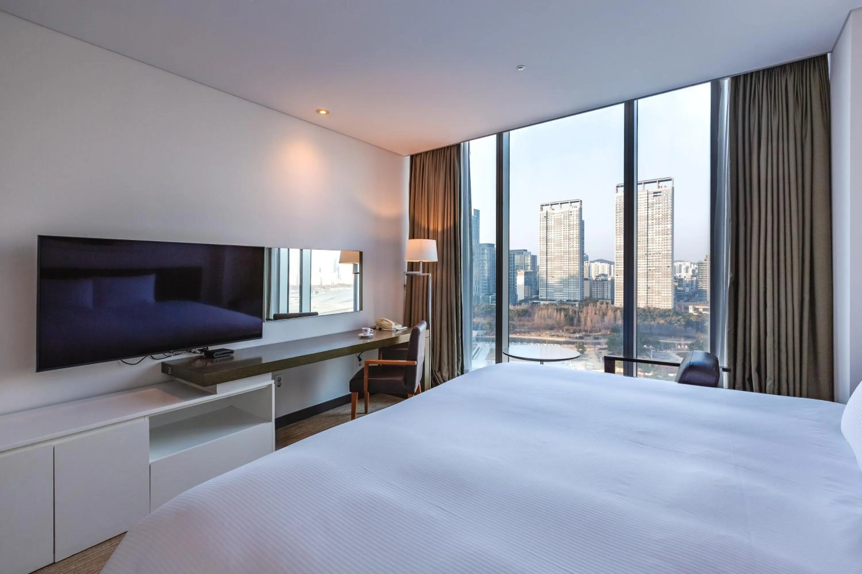 Bed in Orakai Songdo Park Hotel, BW Premier Collection