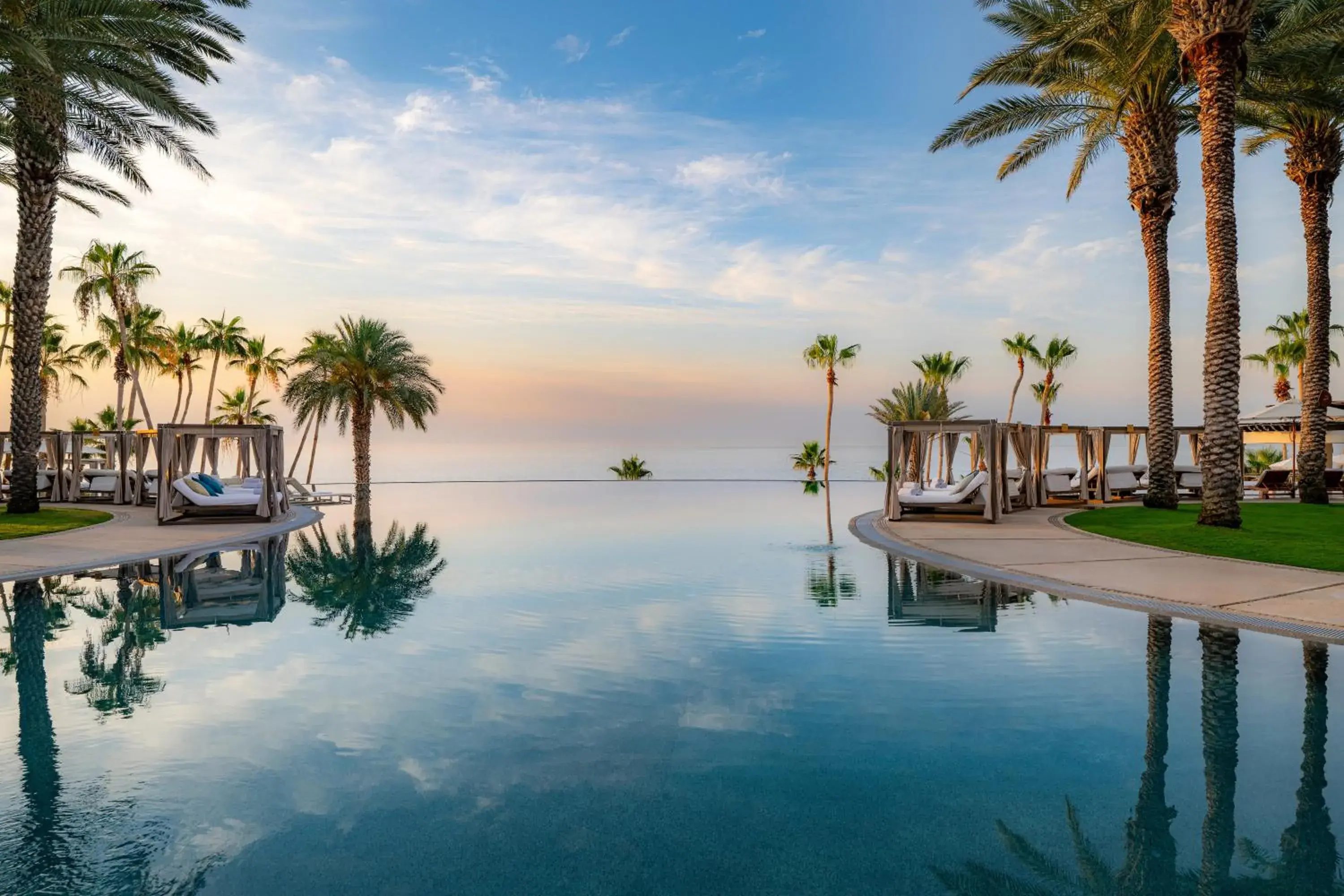 Swimming pool in Hilton Los Cabos Swimming pool in Hilton Los Cabos
