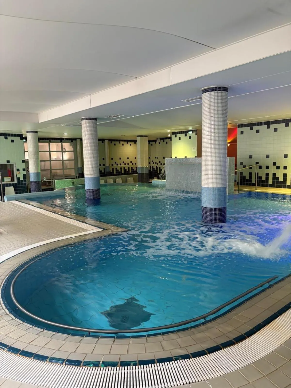 Pool view in College des Doctrinaires