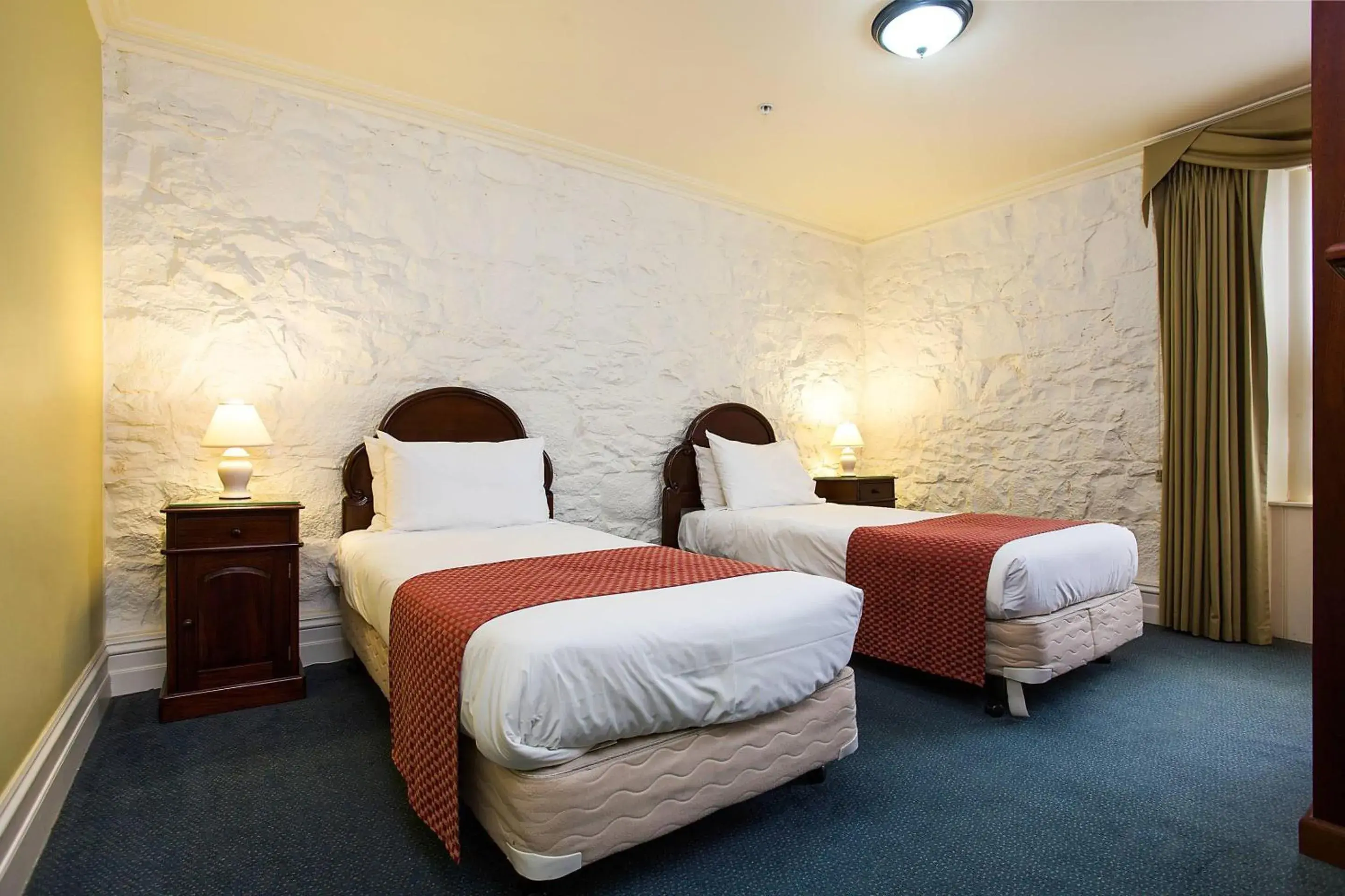 Bedroom, Bed in Quality Hotel Bentinck Bedroom, Bed in Quality Hotel Bentinck