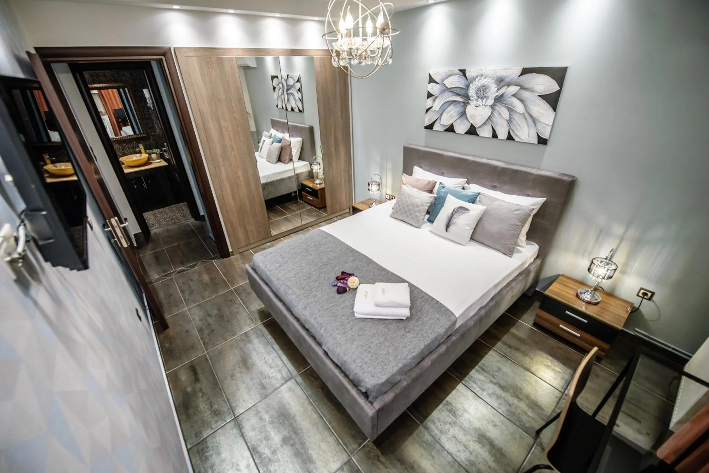 One of a kind Luxury Apartment in City Center Near HELEXPO