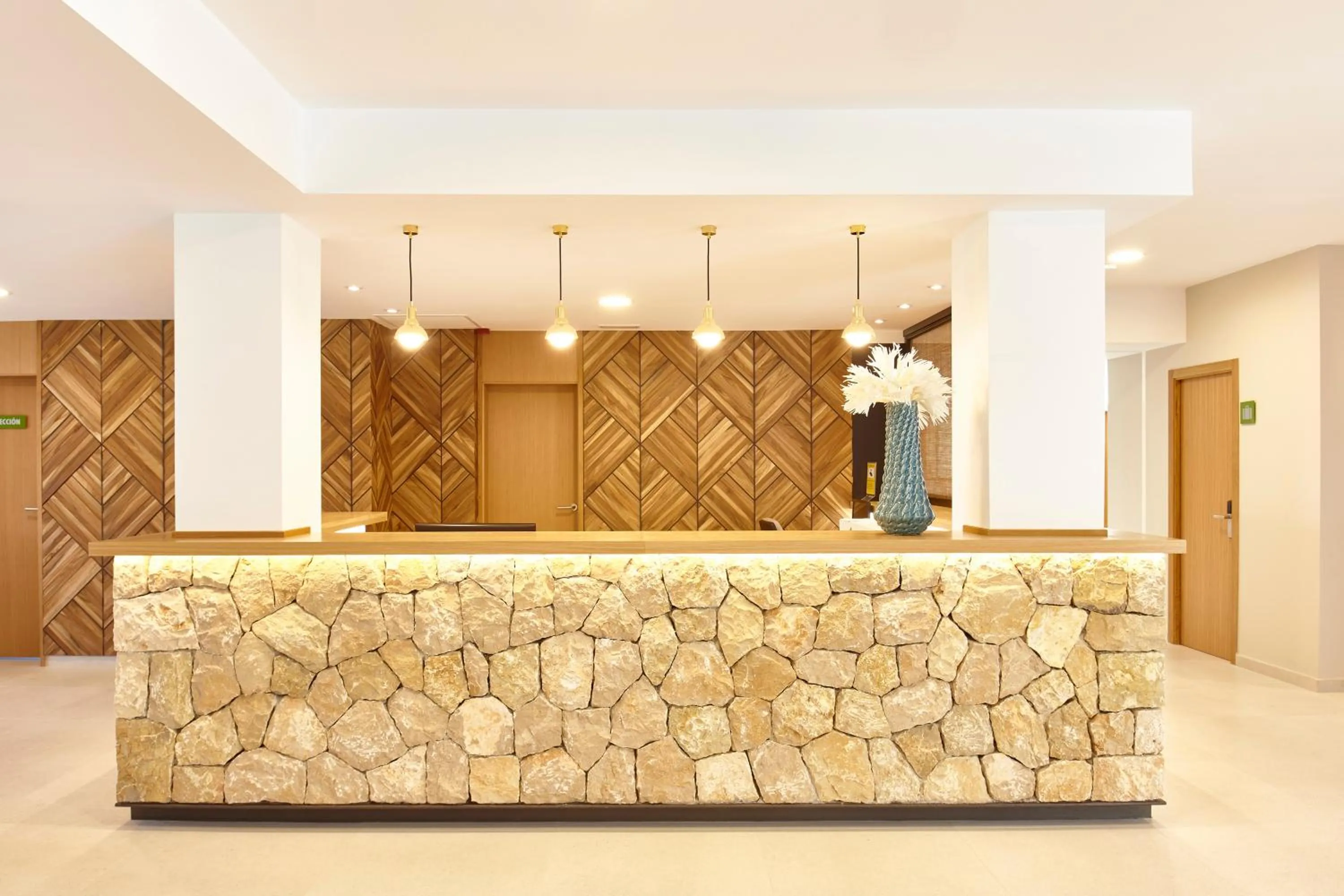 Lobby or reception in Universal Hotel Castell Royal