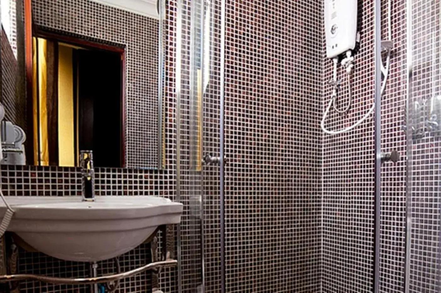 Bathroom in Hotel Valenza