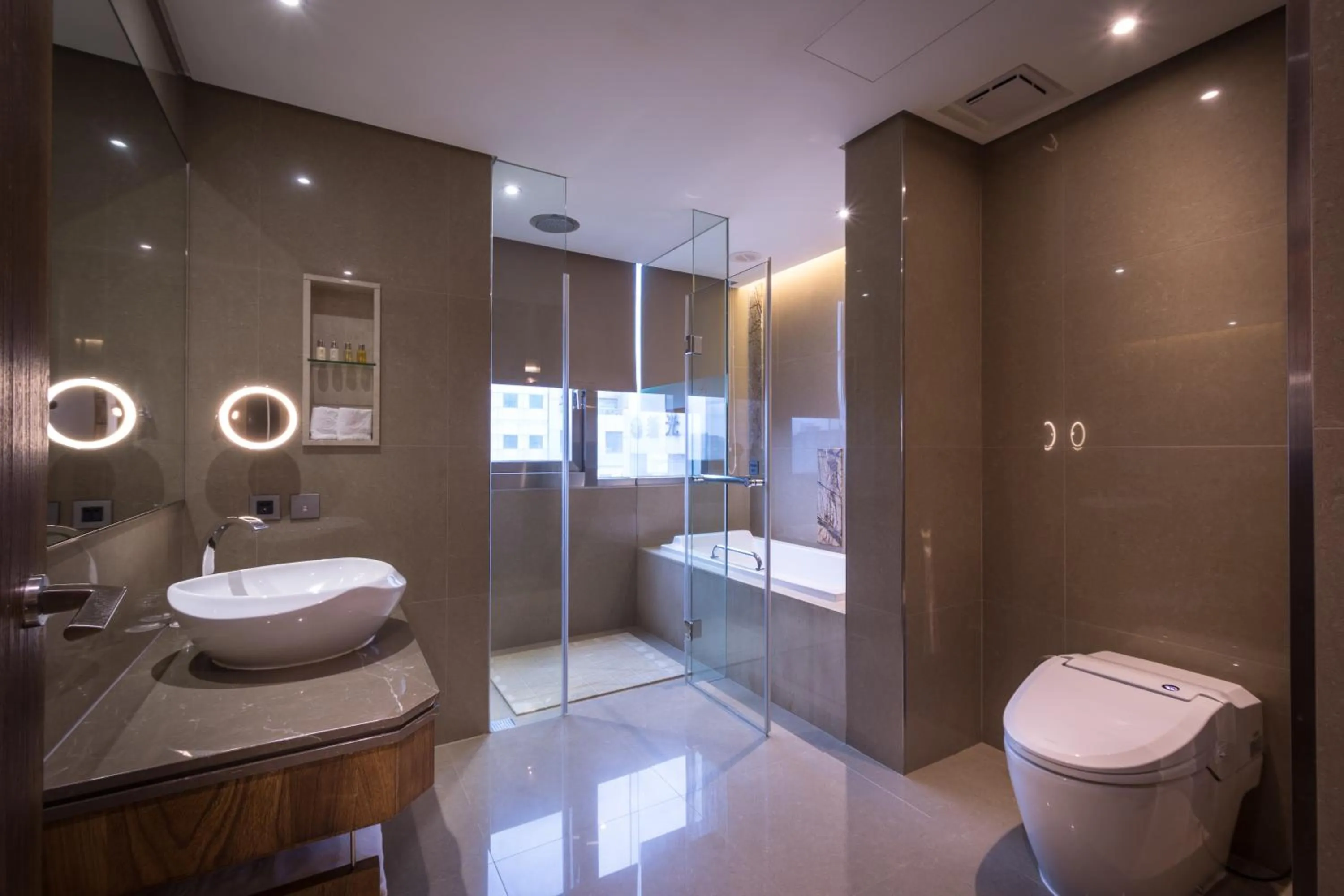 Shower in Green World JianPei