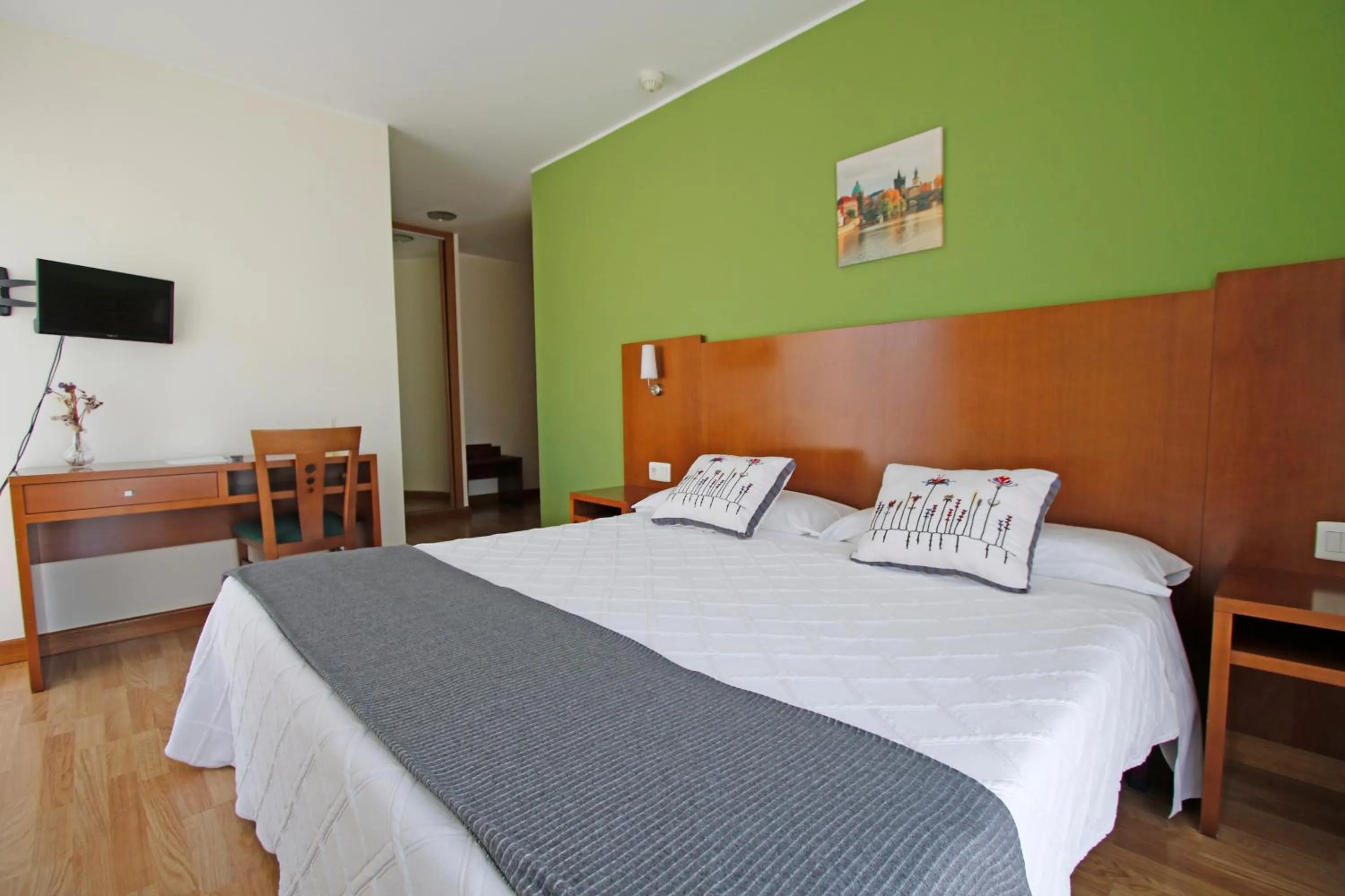 Photo of the whole room, Bed in Villa de Colunga