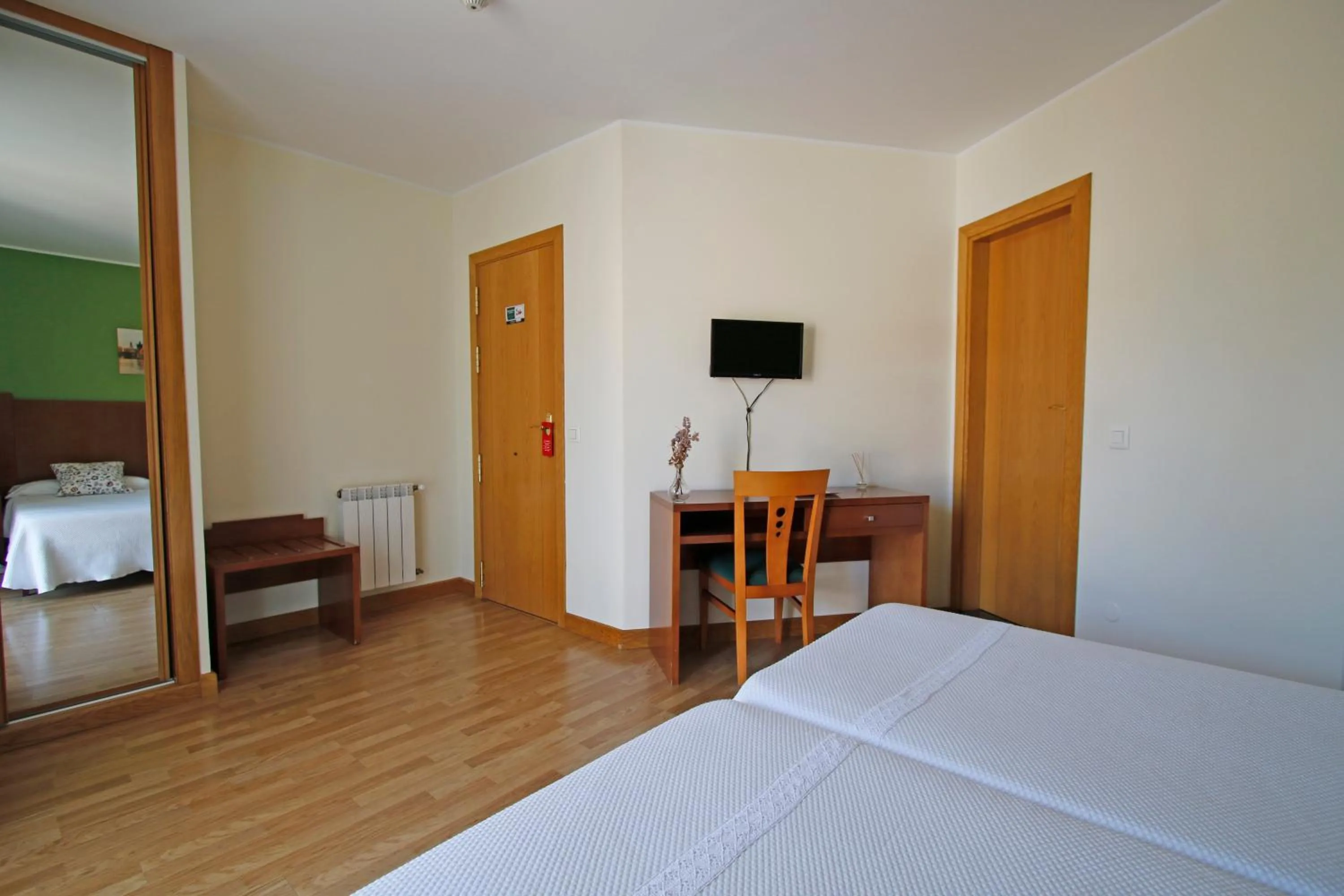 Photo of the whole room, Bed in Villa de Colunga