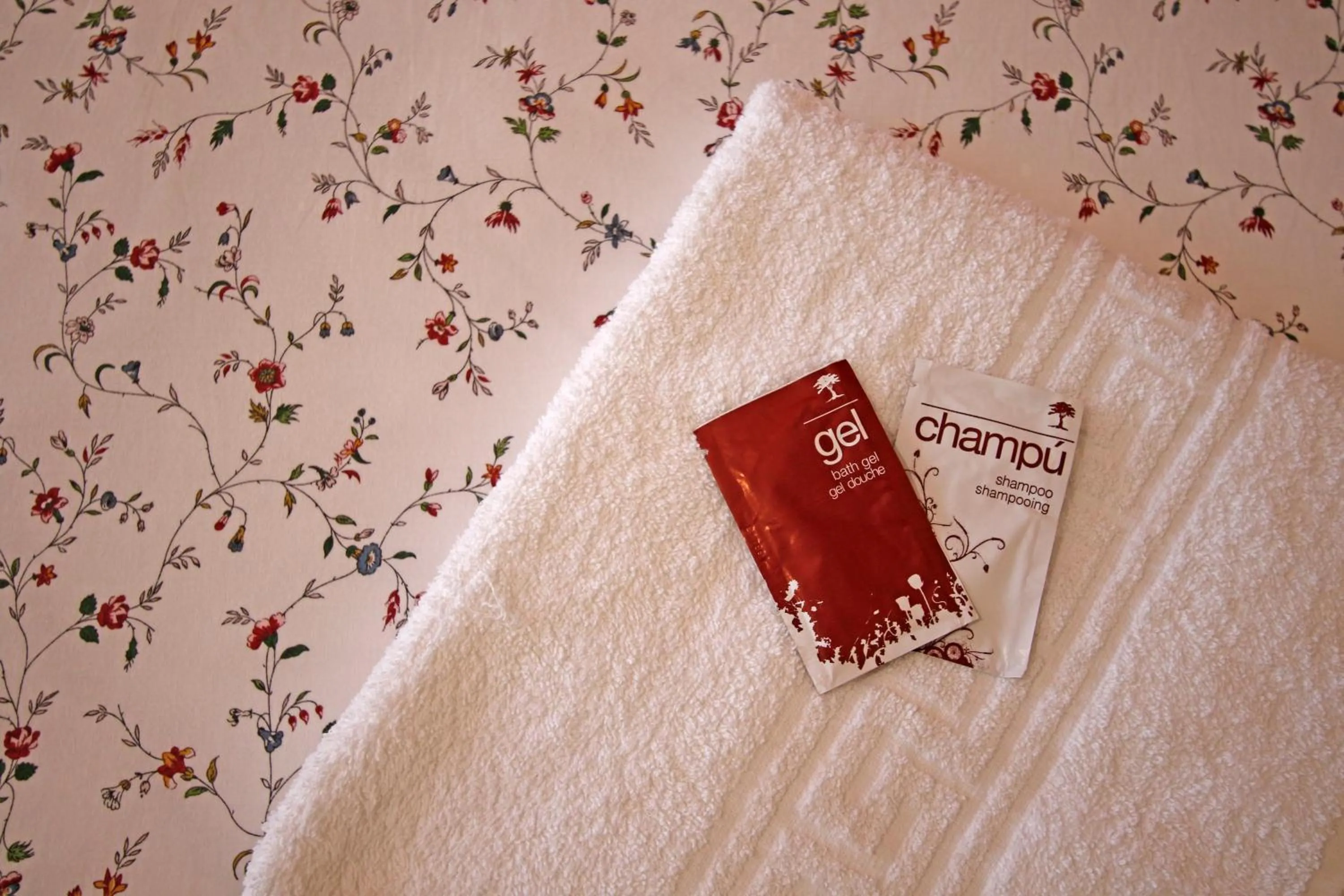 Bathroom, Bed in Villa de Colunga