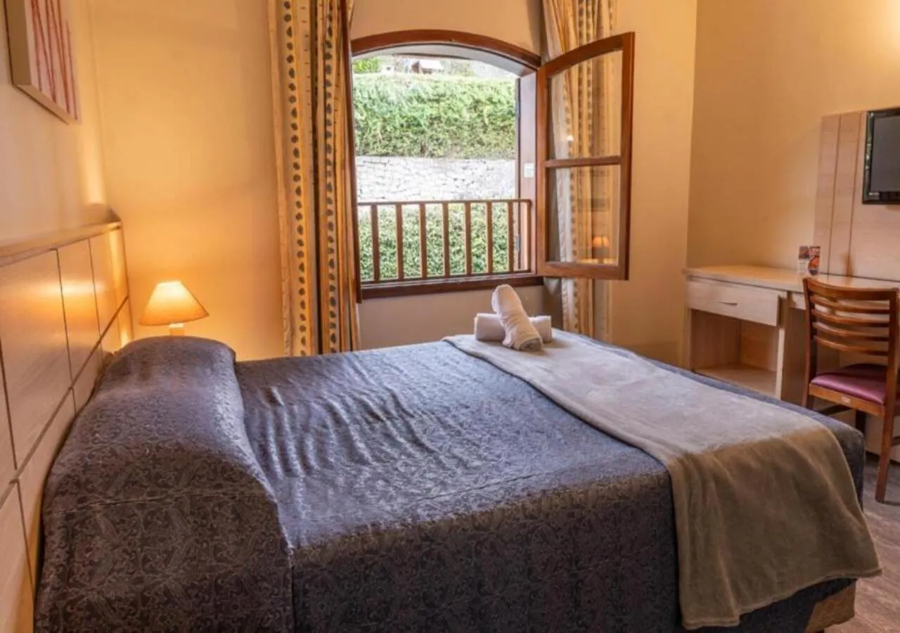 Bedroom, Bed in Hotel Euro Suíte Campos do Jordão By Nacional Inn - A 800 metros da Vila Capivari