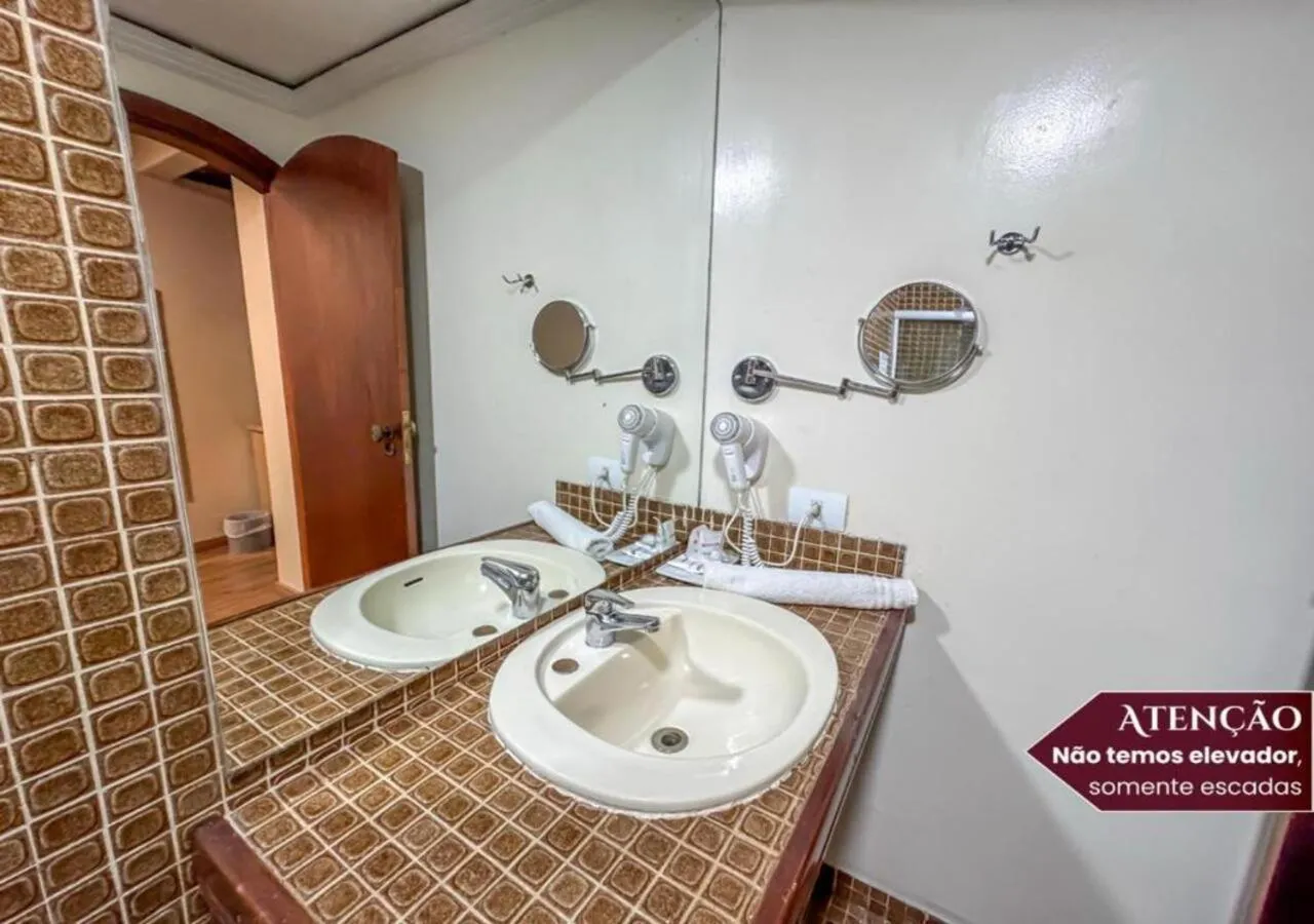 Bathroom in Hotel Euro Suíte Campos do Jordão By Nacional Inn - A 800 metros da Vila Capivari