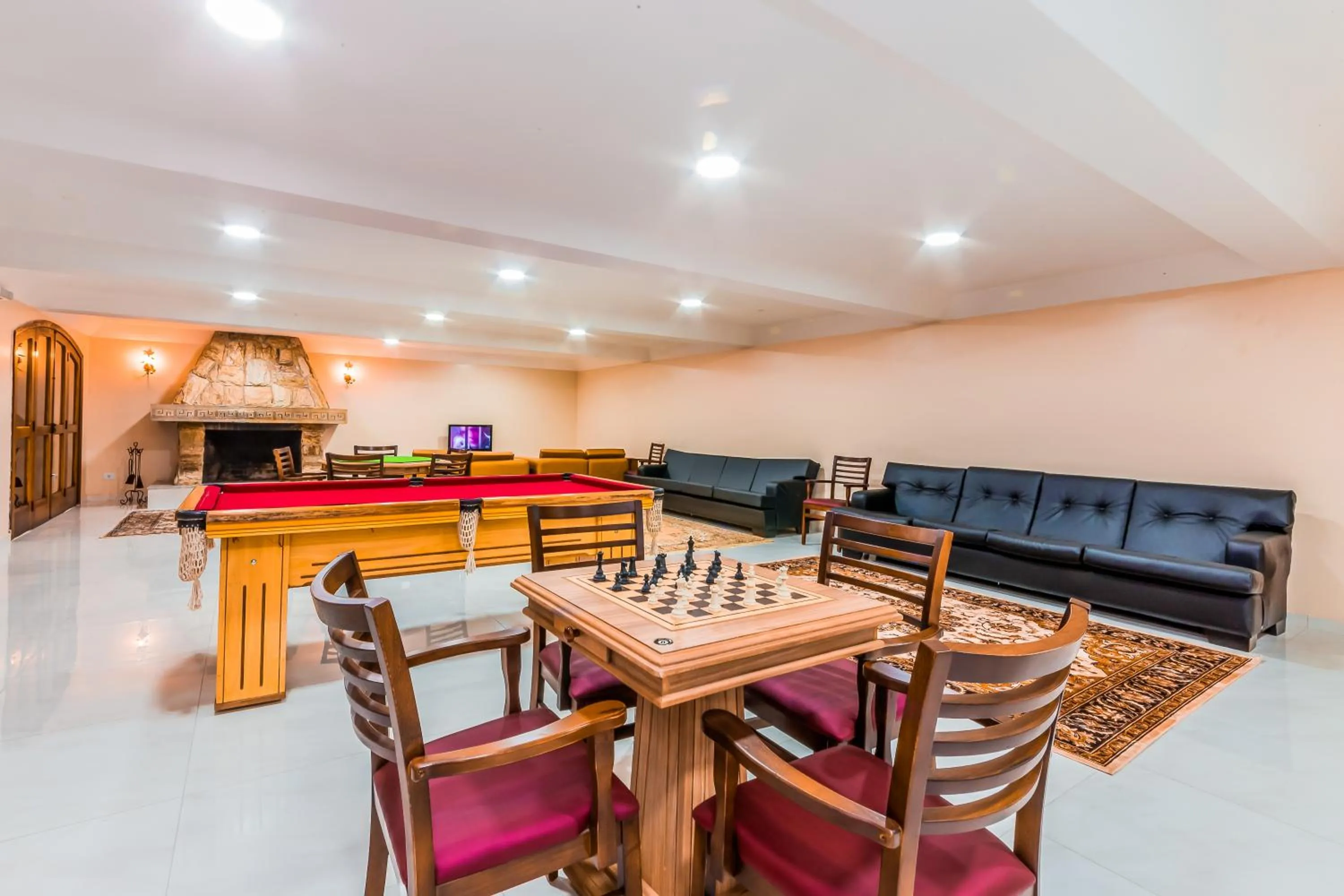 Game Room in Hotel Euro Suíte Campos do Jordão By Nacional Inn - A 800 metros da Vila Capivari