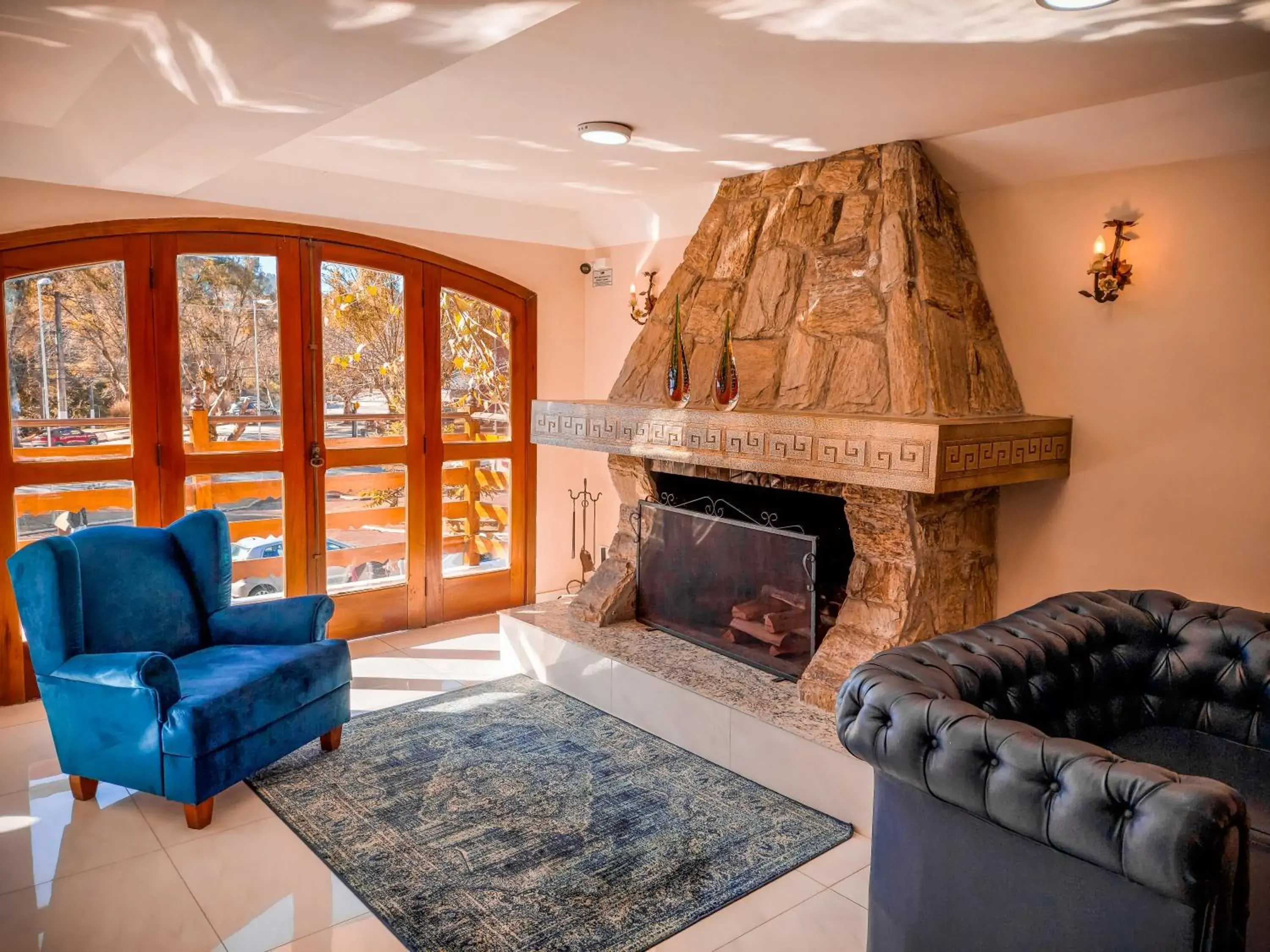 Living room in Hotel Euro Suíte Campos do Jordão By Nacional Inn - A 800 metros da Vila Capivari Living room in Hotel Euro Suíte Campos do Jordão By Nacional Inn - A 800 metros da Vila Capivari