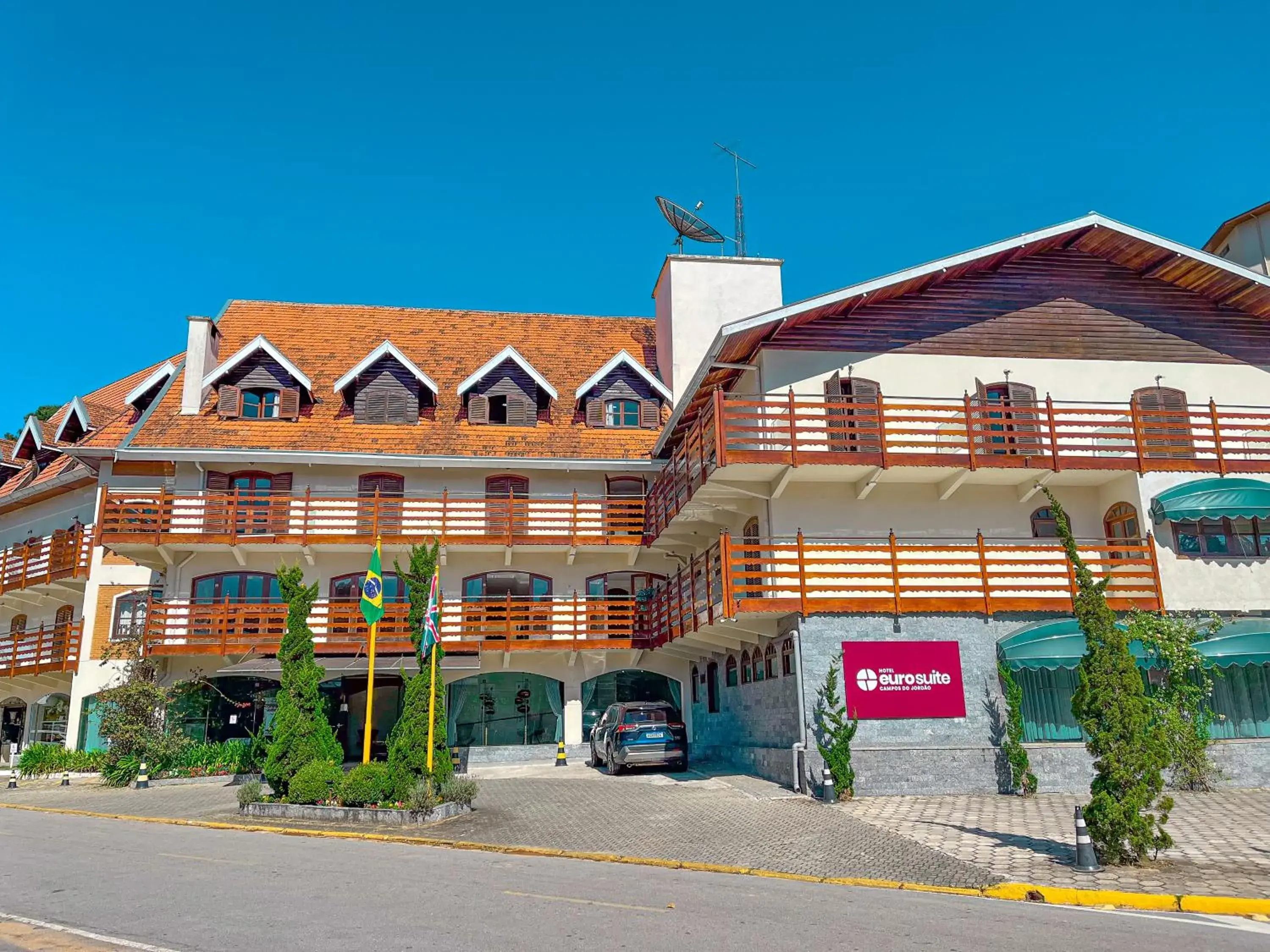 Facade/entrance in Hotel Euro Suíte Campos do Jordão By Nacional Inn - A 800 metros da Vila Capivari Facade/entrance in Hotel Euro Suíte Campos do Jordão By Nacional Inn - A 800 metros da Vila Capivari