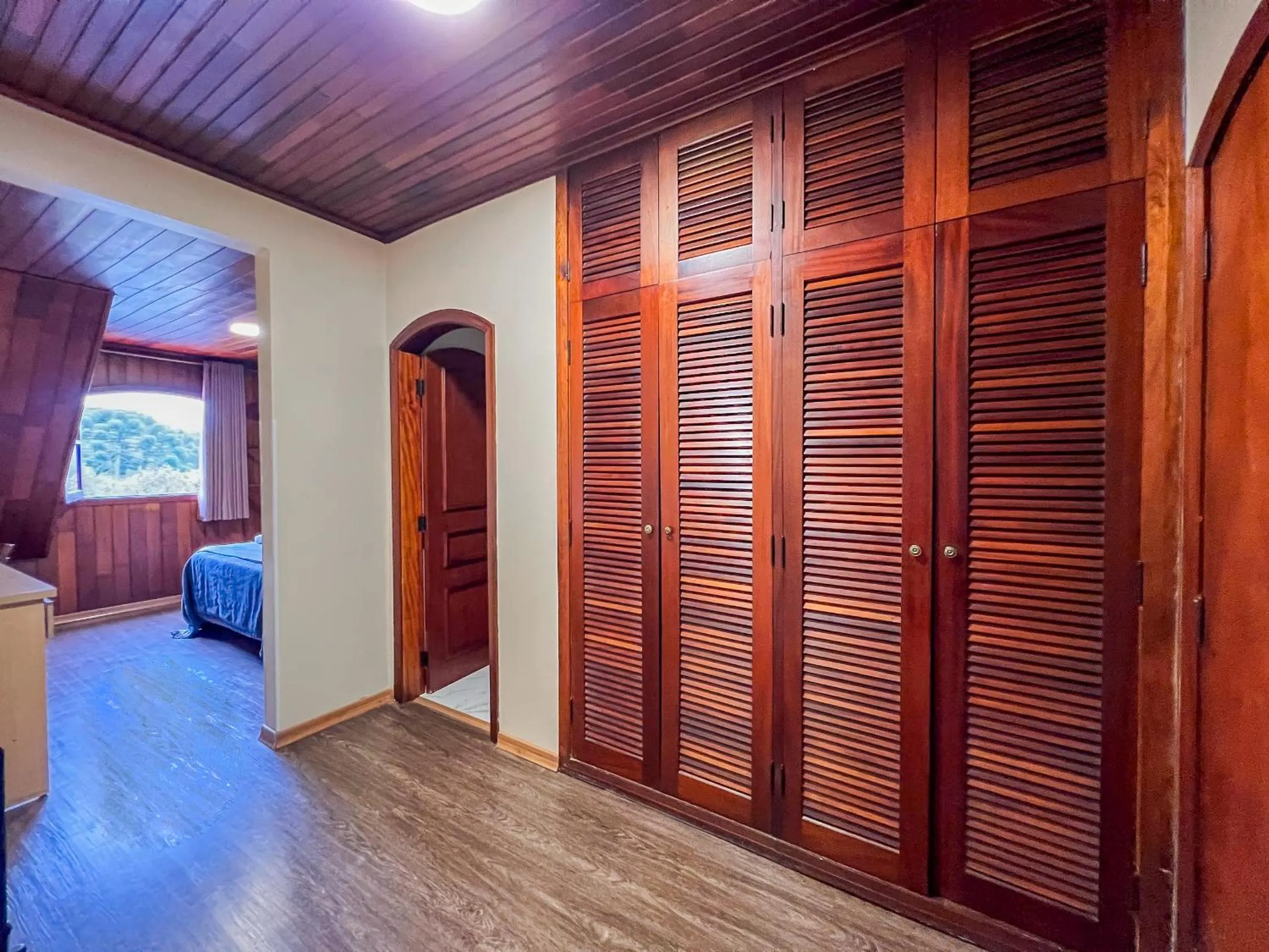 wardrobe in Hotel Euro Suíte Campos do Jordão By Nacional Inn - A 800 metros da Vila Capivari