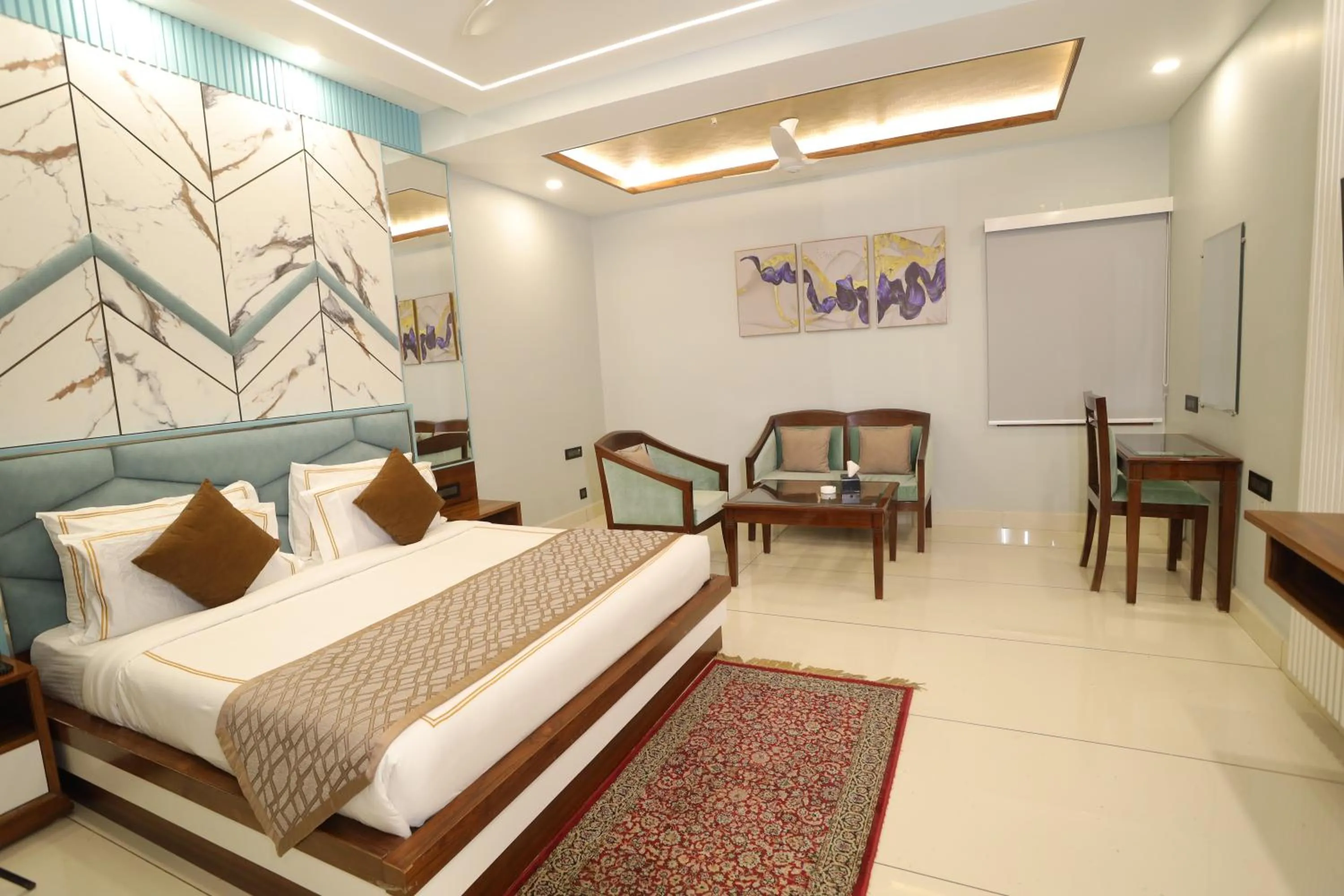 Bed in Hotel Leela Grande